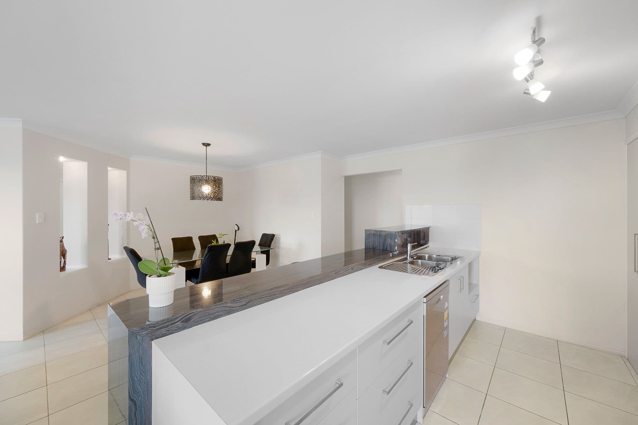 8 Cressbrook Street, Clinton QLD 4680, Clinton - Thumbnail 2