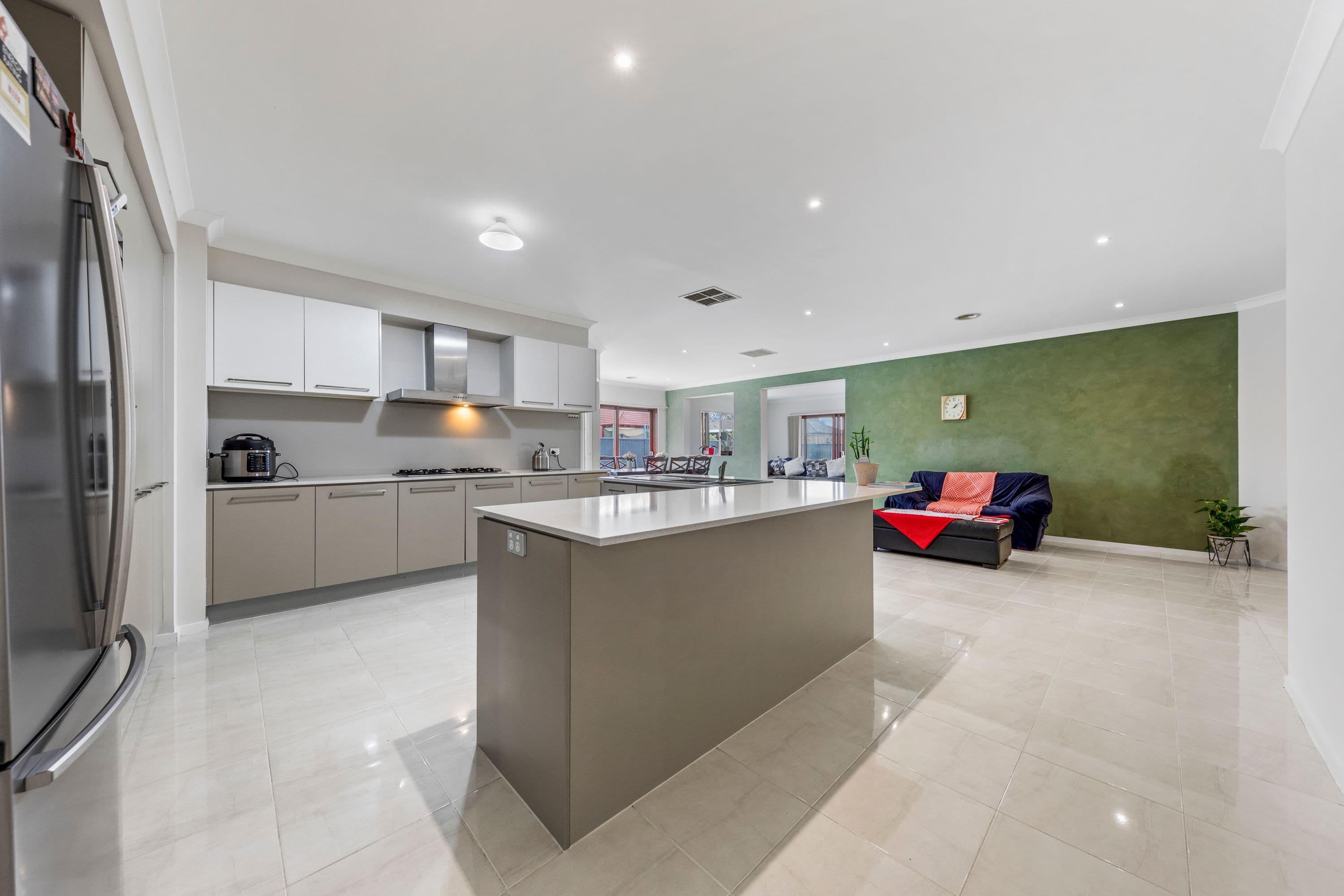 9 Birch Court, Pakenham VIC 3810, Pakenham - Thumbnail 2