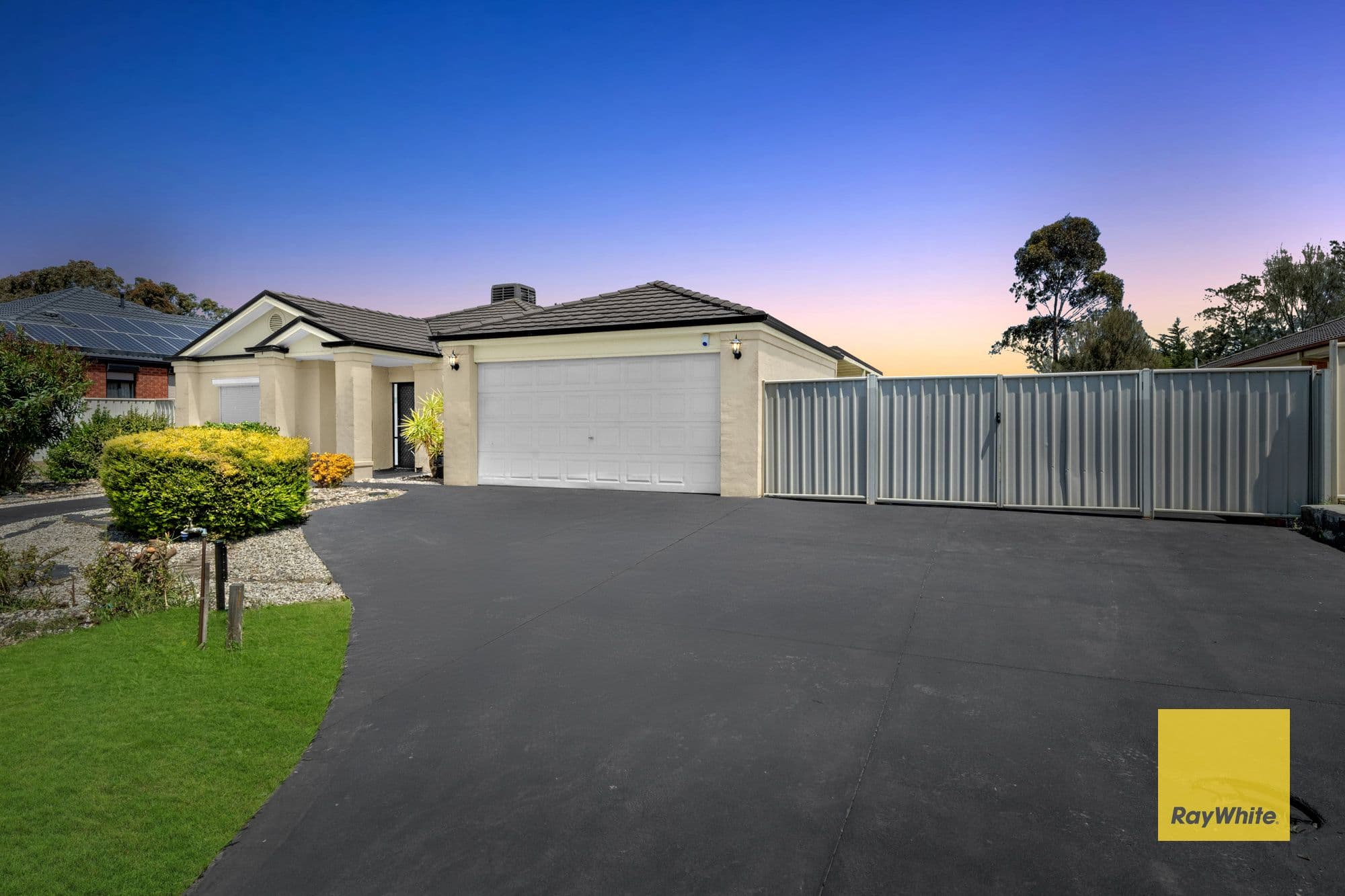 7 Hinchinbrook Close, Caroline Springs VIC 3023, Caroline Springs - Thumbnail 2