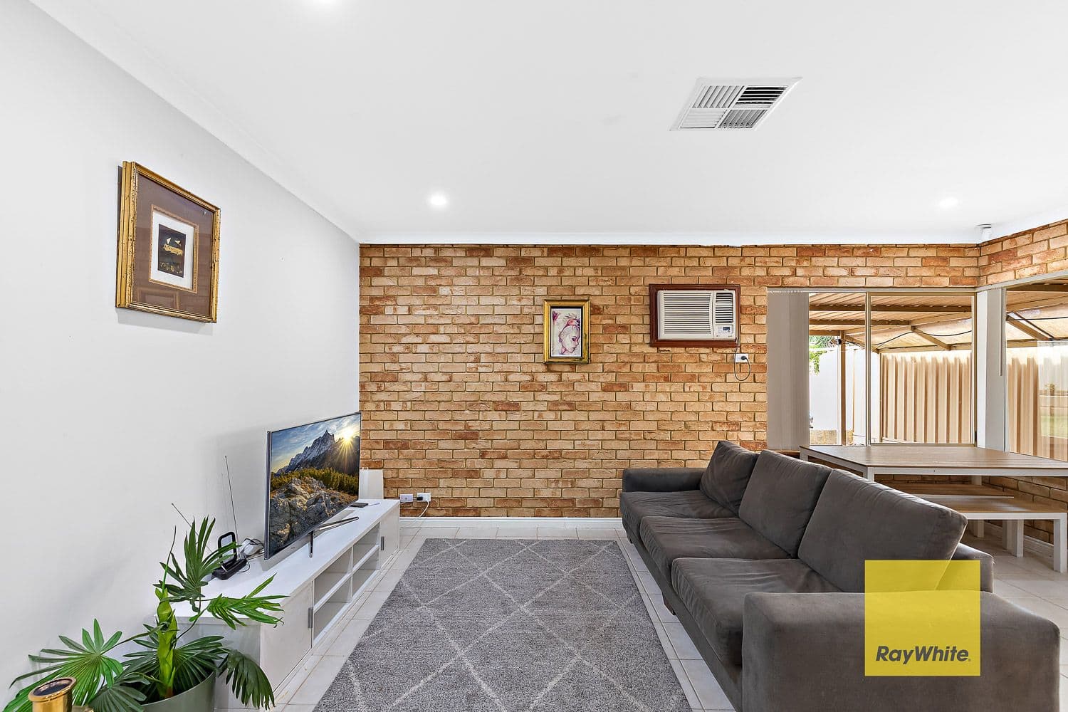 60 Regal Drive, Thornlie WA 6108, Thornlie - Thumbnail 2