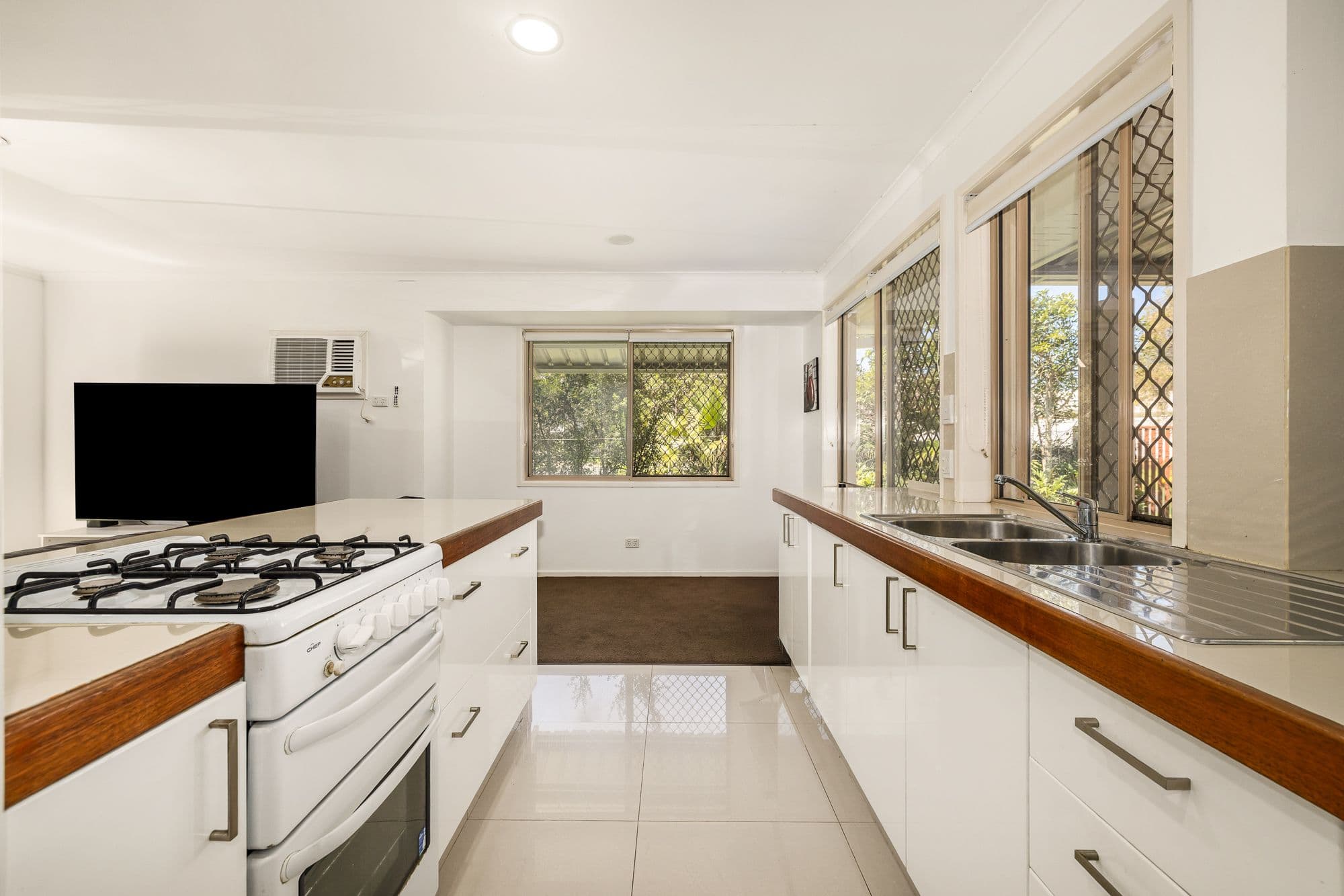 64 Numeralla Avenue, Ashmore QLD 4214, Ashmore - Thumbnail 5