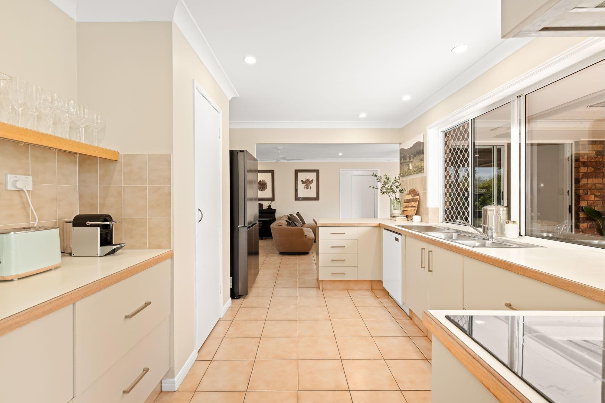 3 Dakota Place, Oxenford QLD 4210, Oxenford - Thumbnail 6