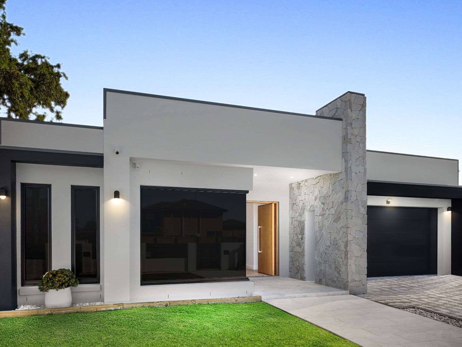 47 Webster Road, Lurnea - Thumbnail 2