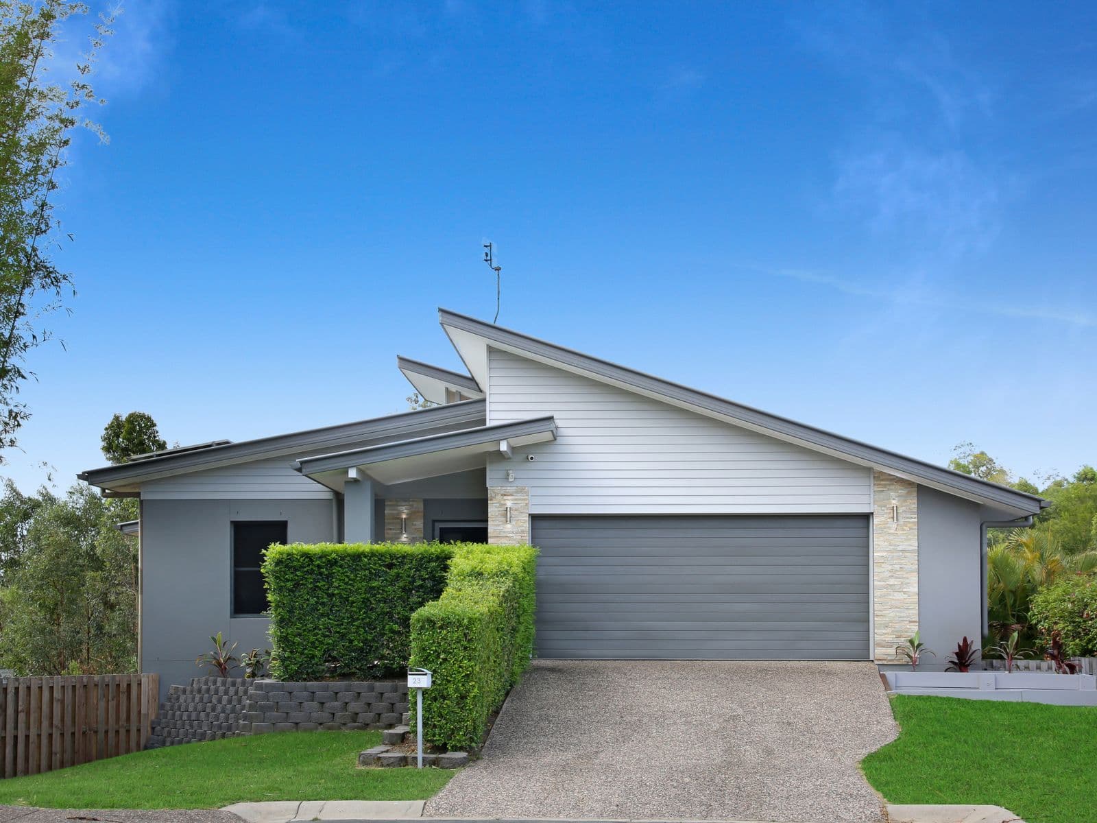 23 Honey Eater Court, Gilston - Image 1