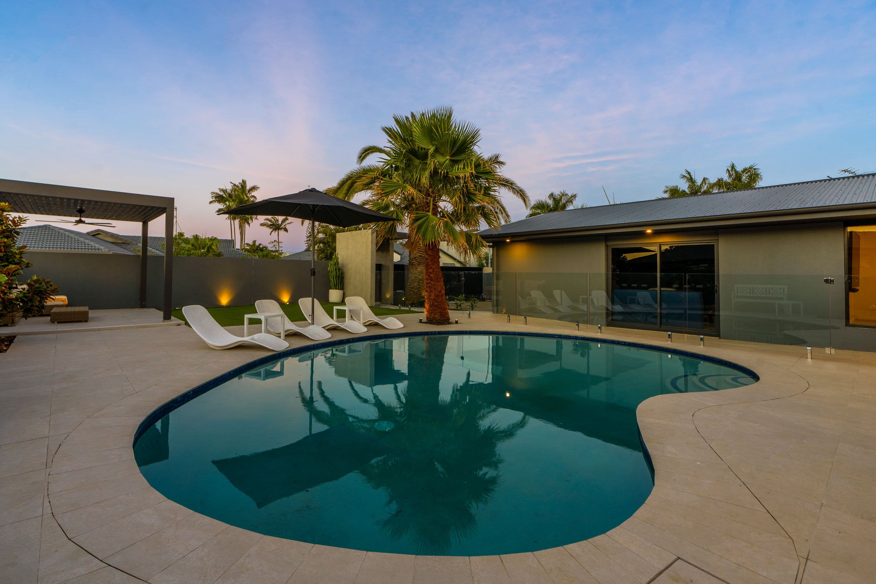 6 Huon Street, Broadbeach Waters QLD 4218, Broadbeach Waters - Thumbnail 2