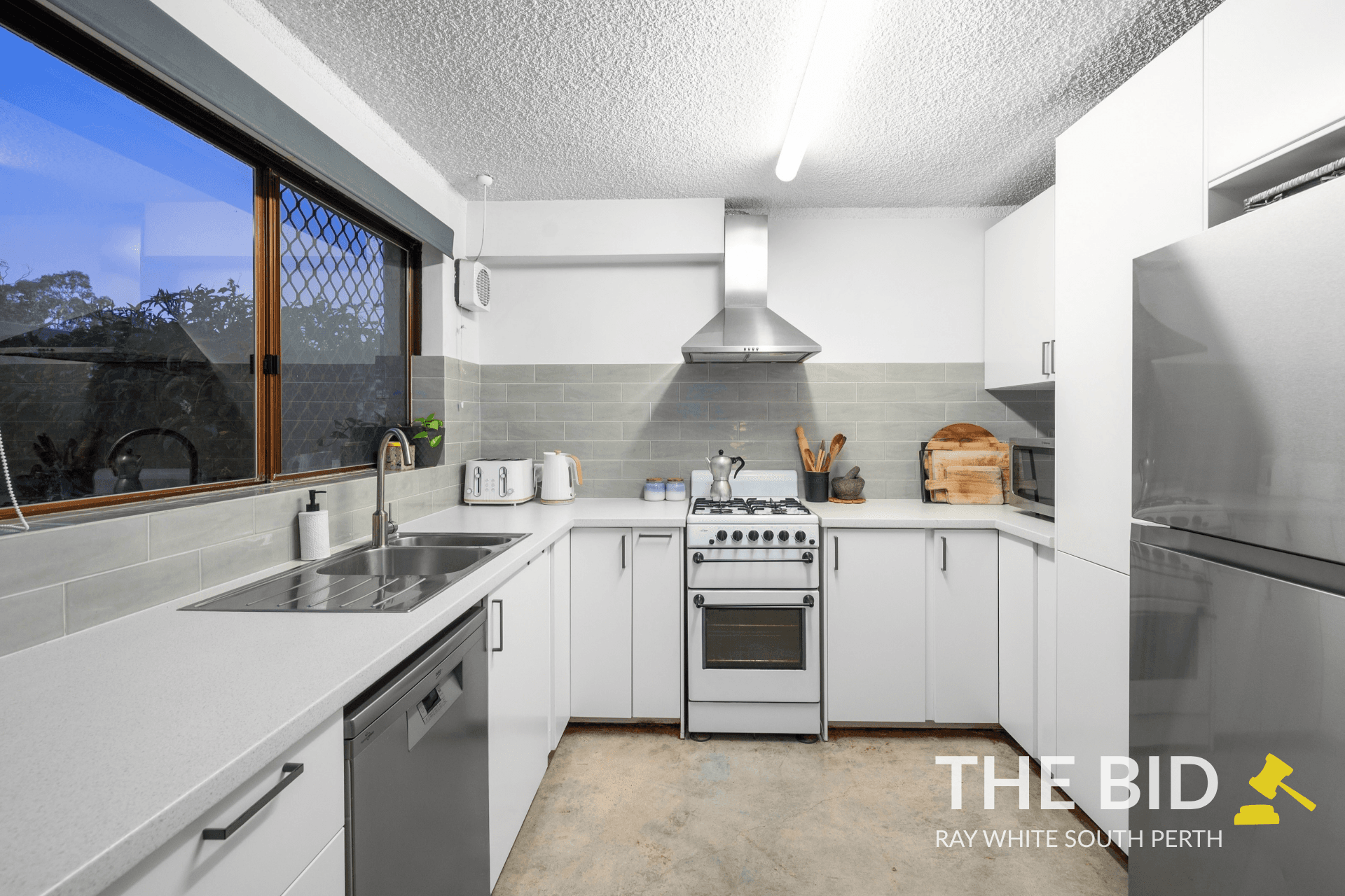 90 Robert Street, Como WA 6152, Como - Thumbnail 2