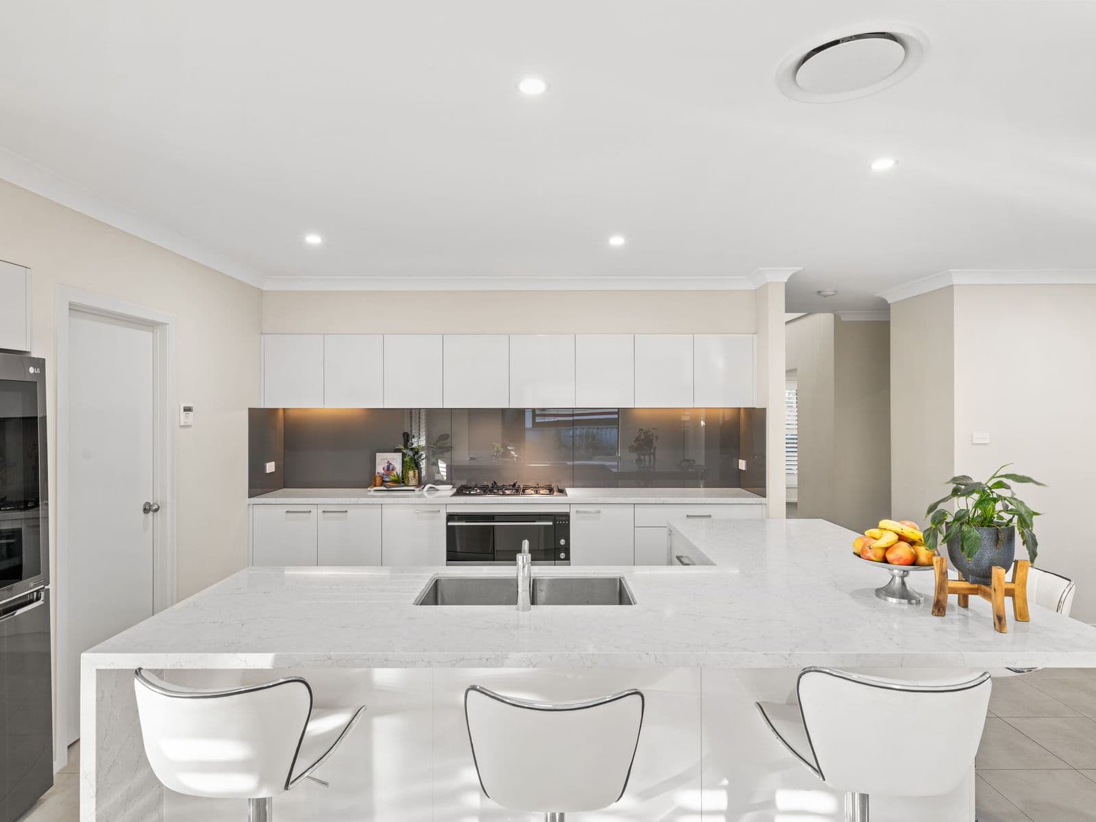 2 Dwyer Crescent, Seven Hills - Thumbnail 2
