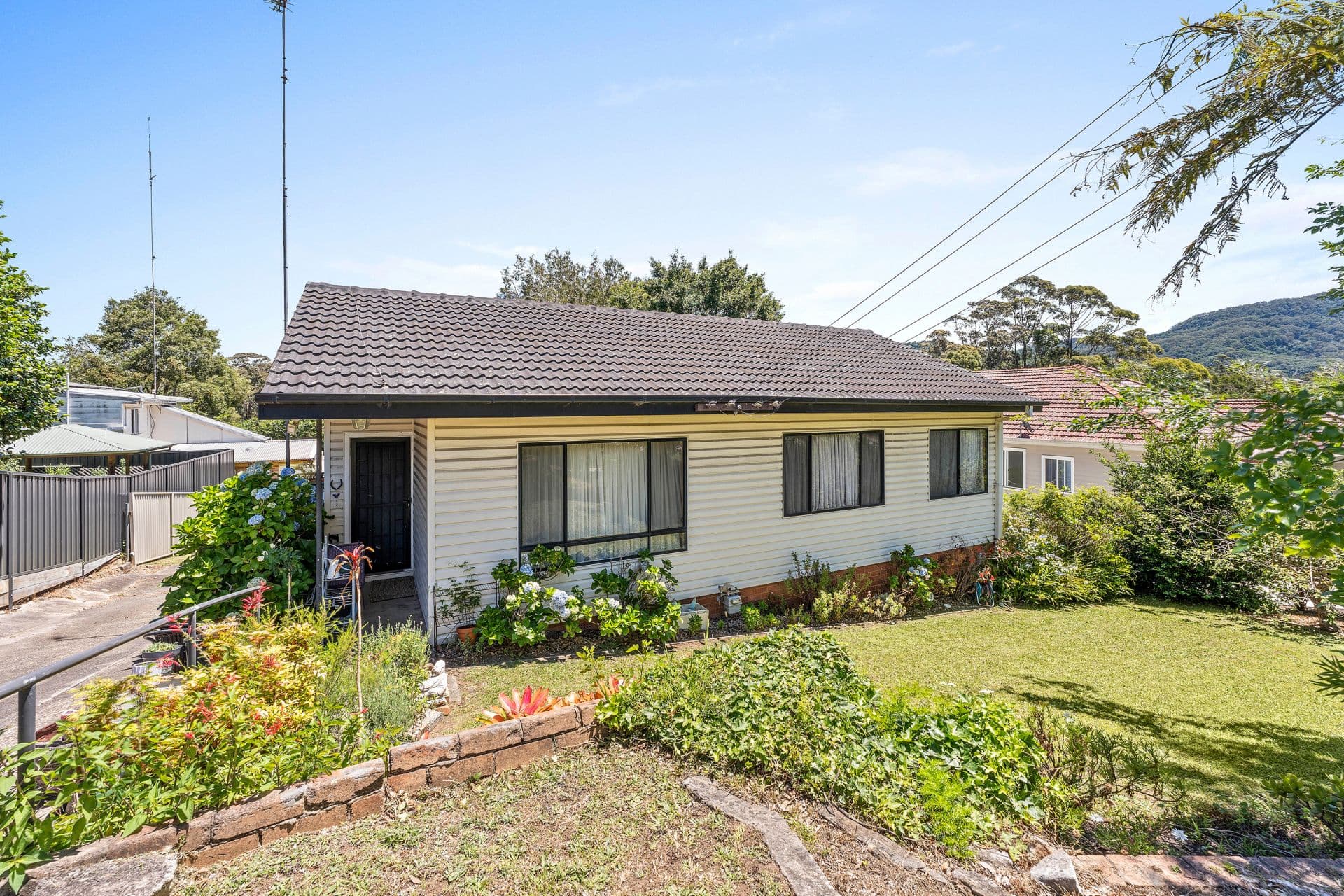 14 Bukari Street, West Wollongong - Thumbnail 2