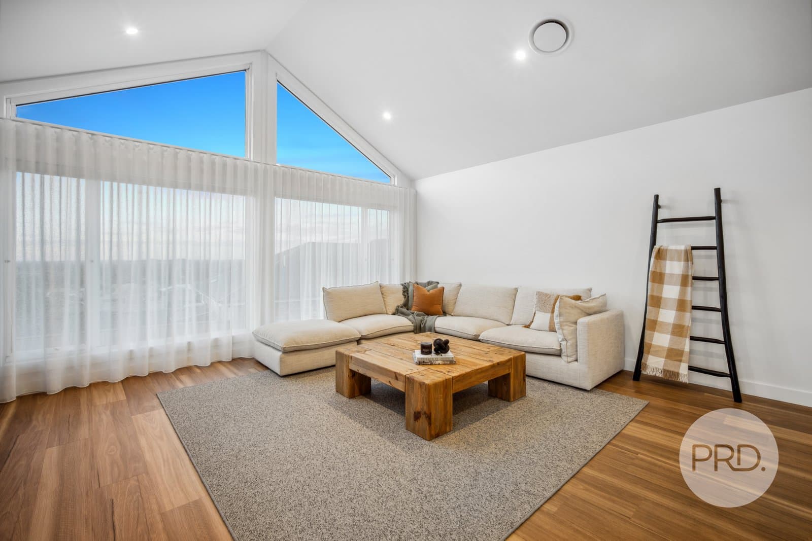 3
                Ahket
                Avenue
            
            
            
            lloyd
            
            
            NSW,
            2650, Lloyd - Thumbnail 6