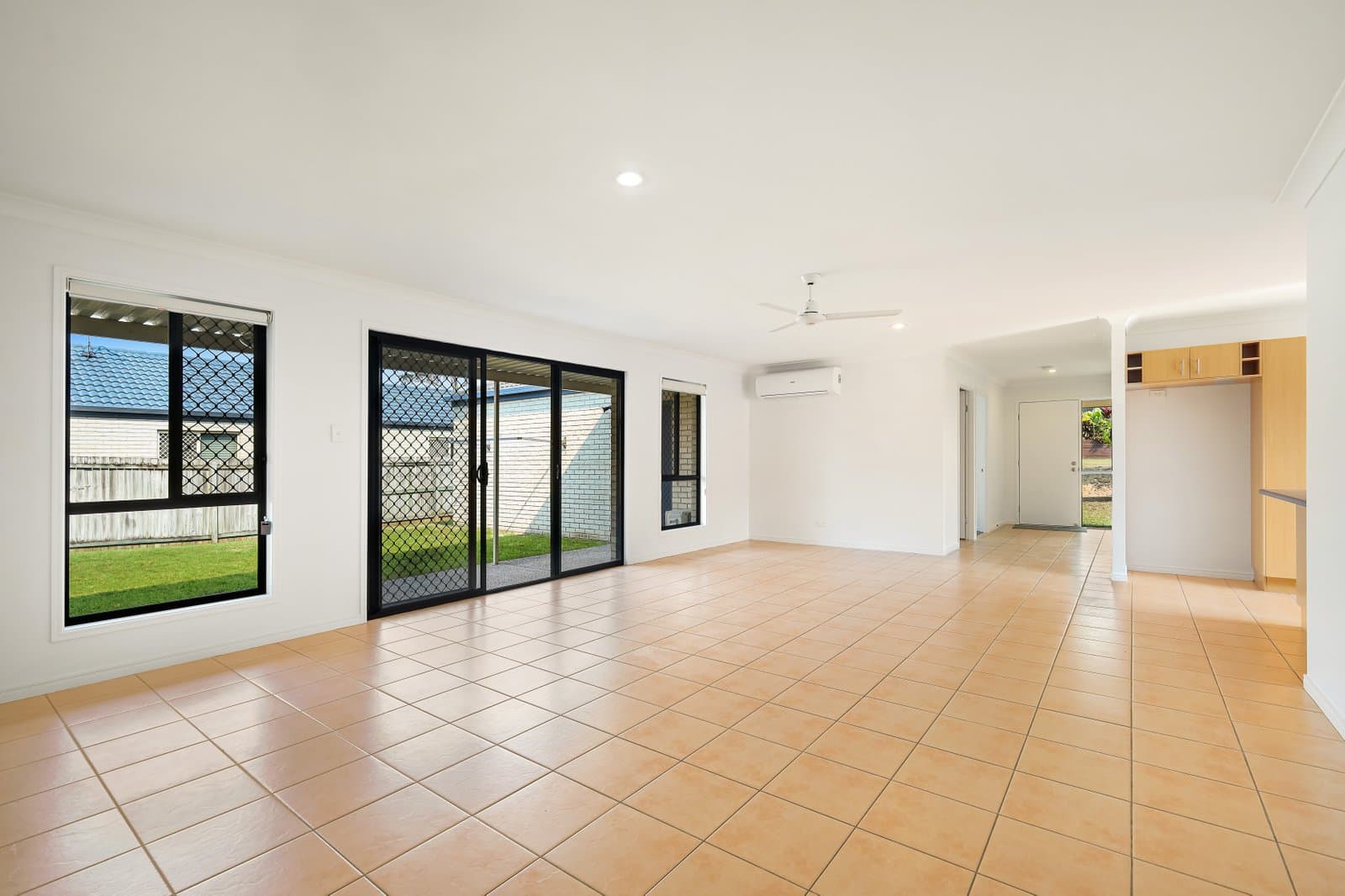 6 Bedivere Drive, ORMEAU QLD 4208, Ormeau - Thumbnail 3