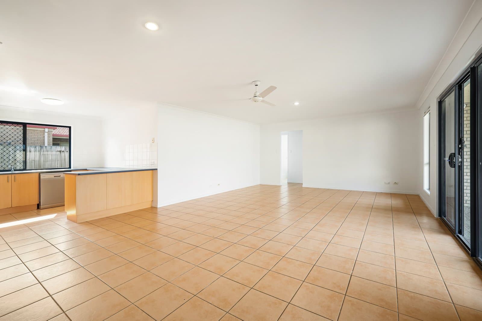 6 Bedivere Drive, ORMEAU QLD 4208, Ormeau - Thumbnail 6