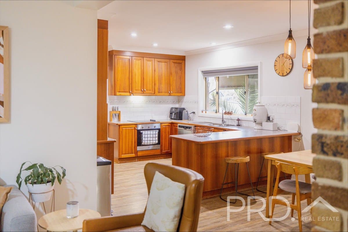 4 Travers Street, ADELONG NSW 2729, Adelong - Thumbnail 2