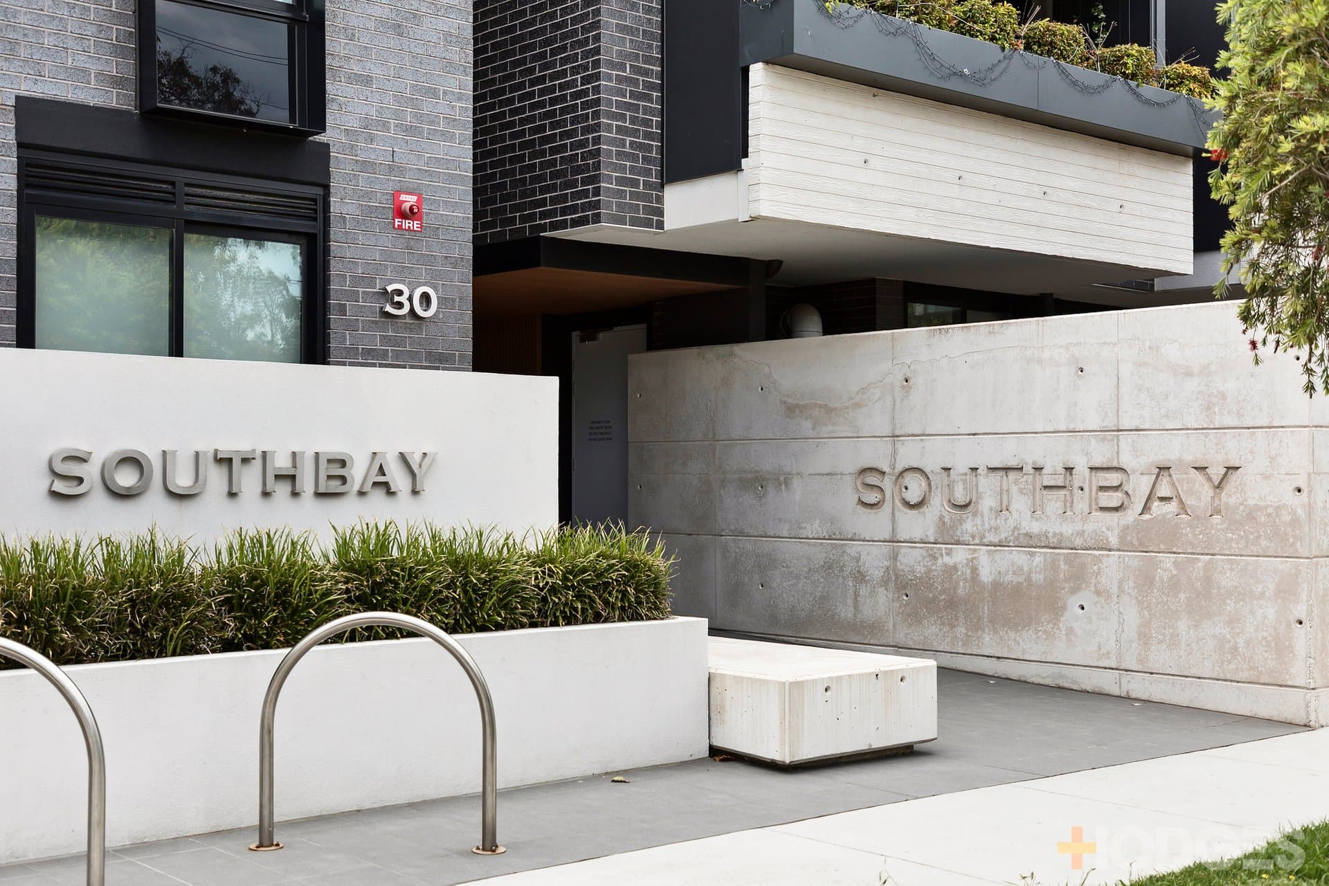 25 Vandelay Avenue, Charlemont - Thumbnail 3