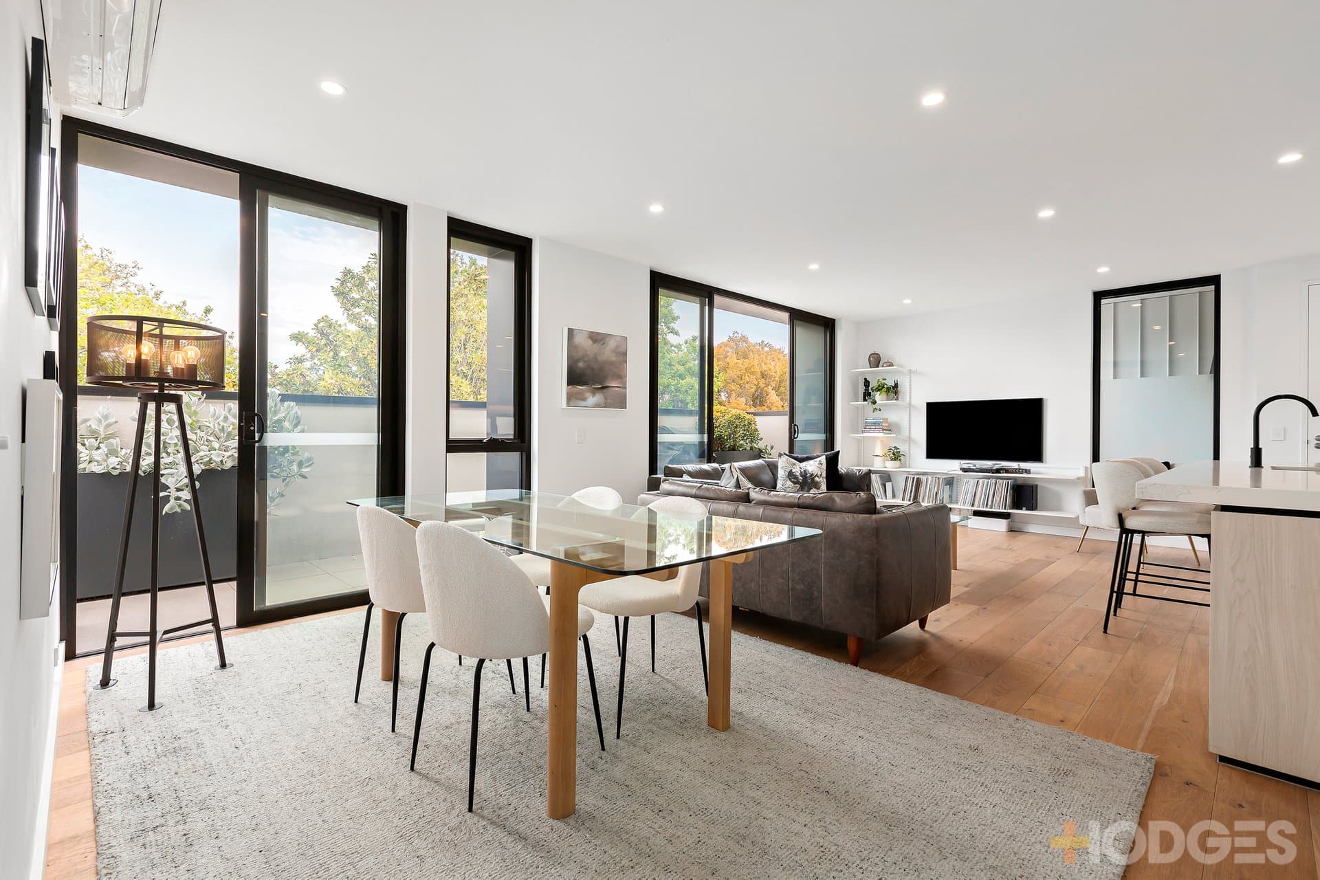 25 Vandelay Avenue, Charlemont - Thumbnail 4
