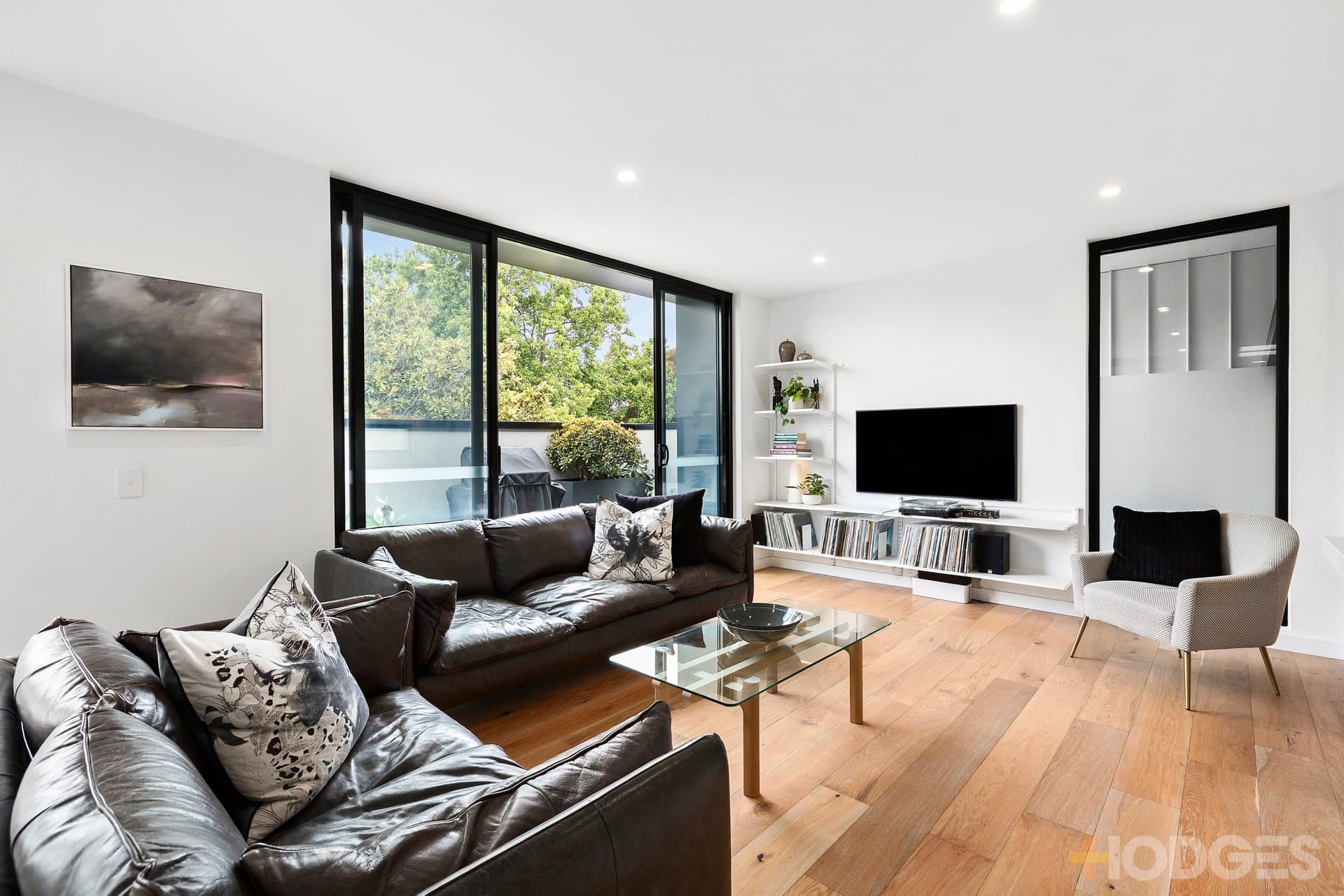 25 Vandelay Avenue, Charlemont - Thumbnail 6