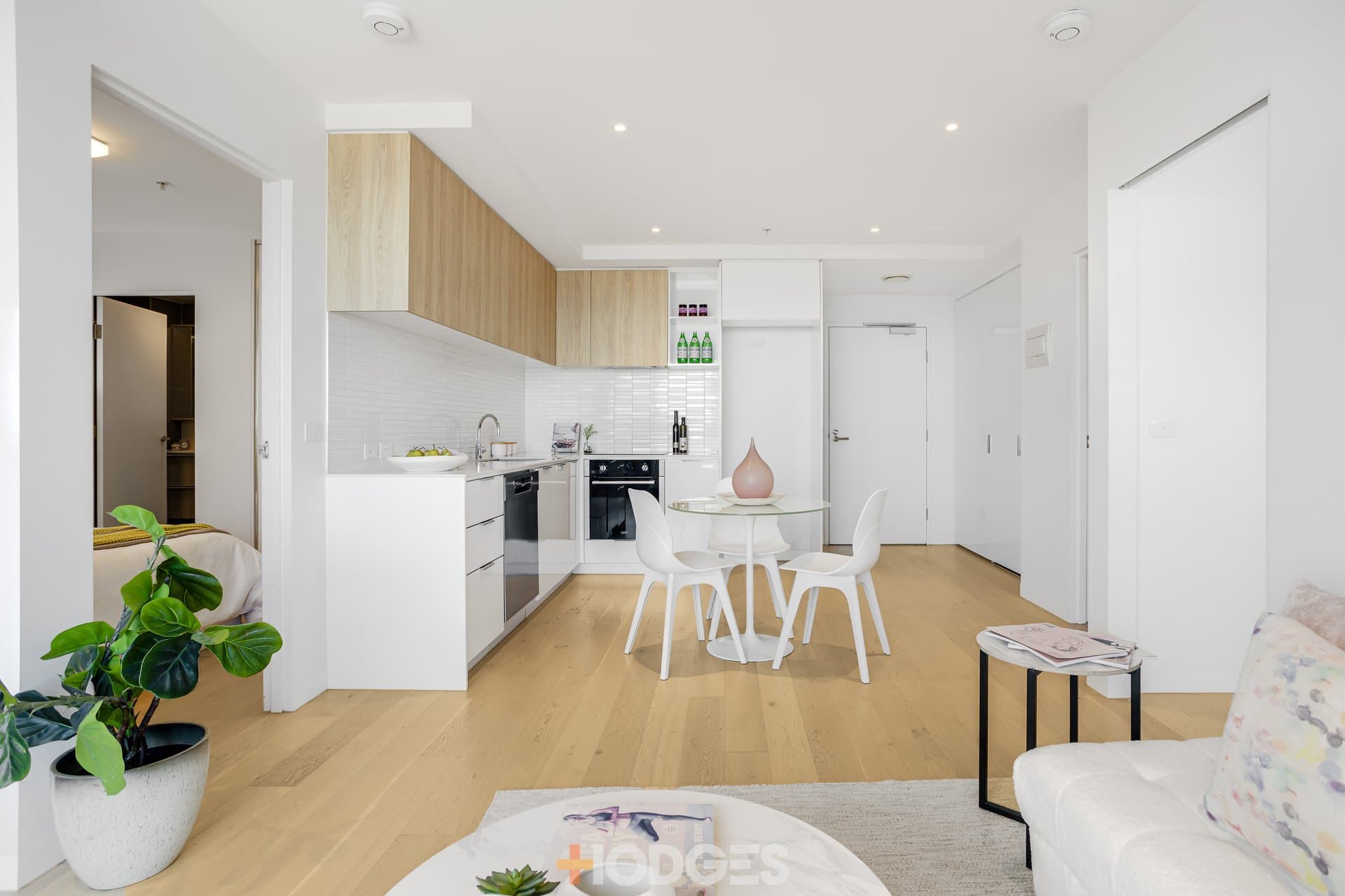 2408 / 3-5 St Kilda Road, Melbourne - Thumbnail 7