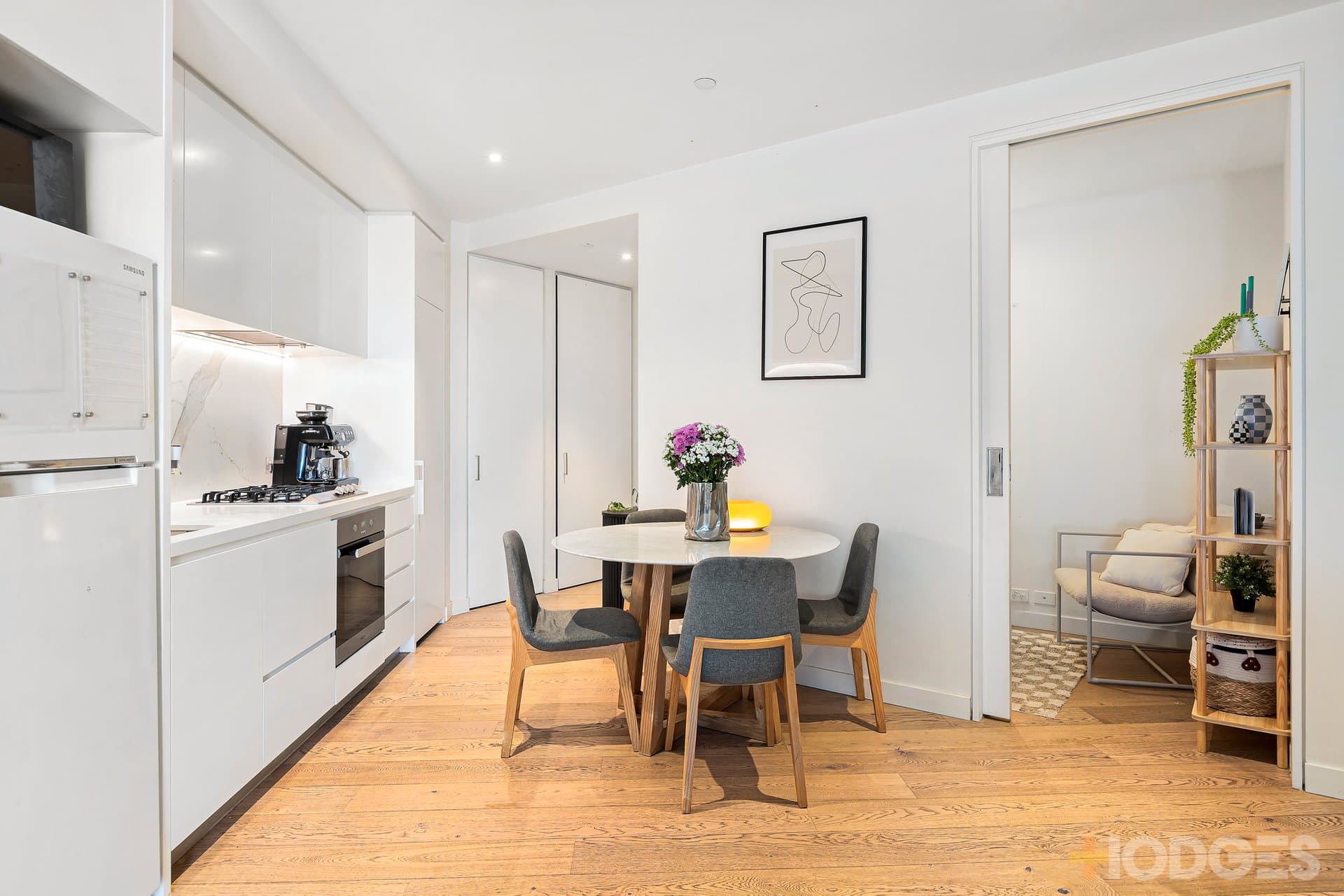315 / 77 Queens Road, Melbourne - Thumbnail 8