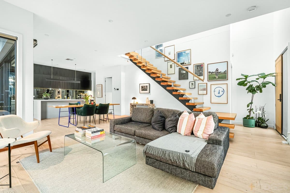 540 Bluff Road, Hampton, VIC, 3188, Hampton - Thumbnail 2