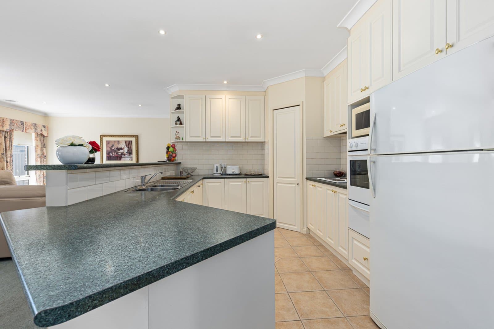 8 Webbcona Parade, Wendouree, Wendouree - Thumbnail 7