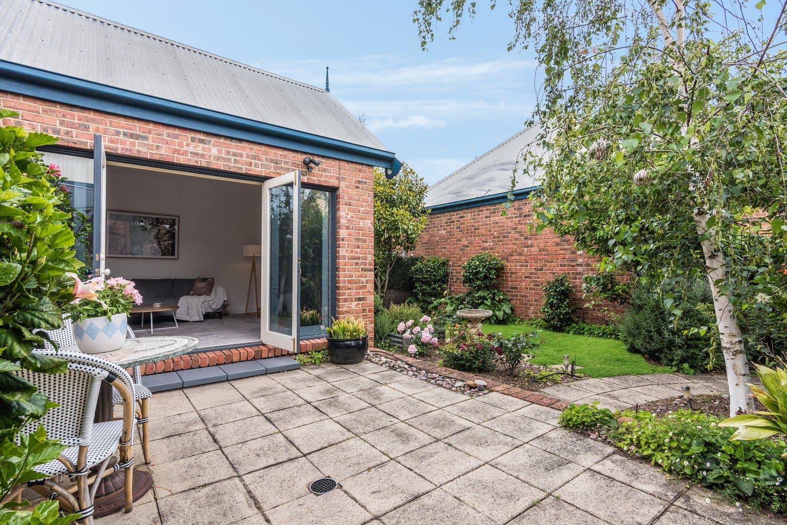 2/21 Russell Street, Newtown, Newtown - Image 1