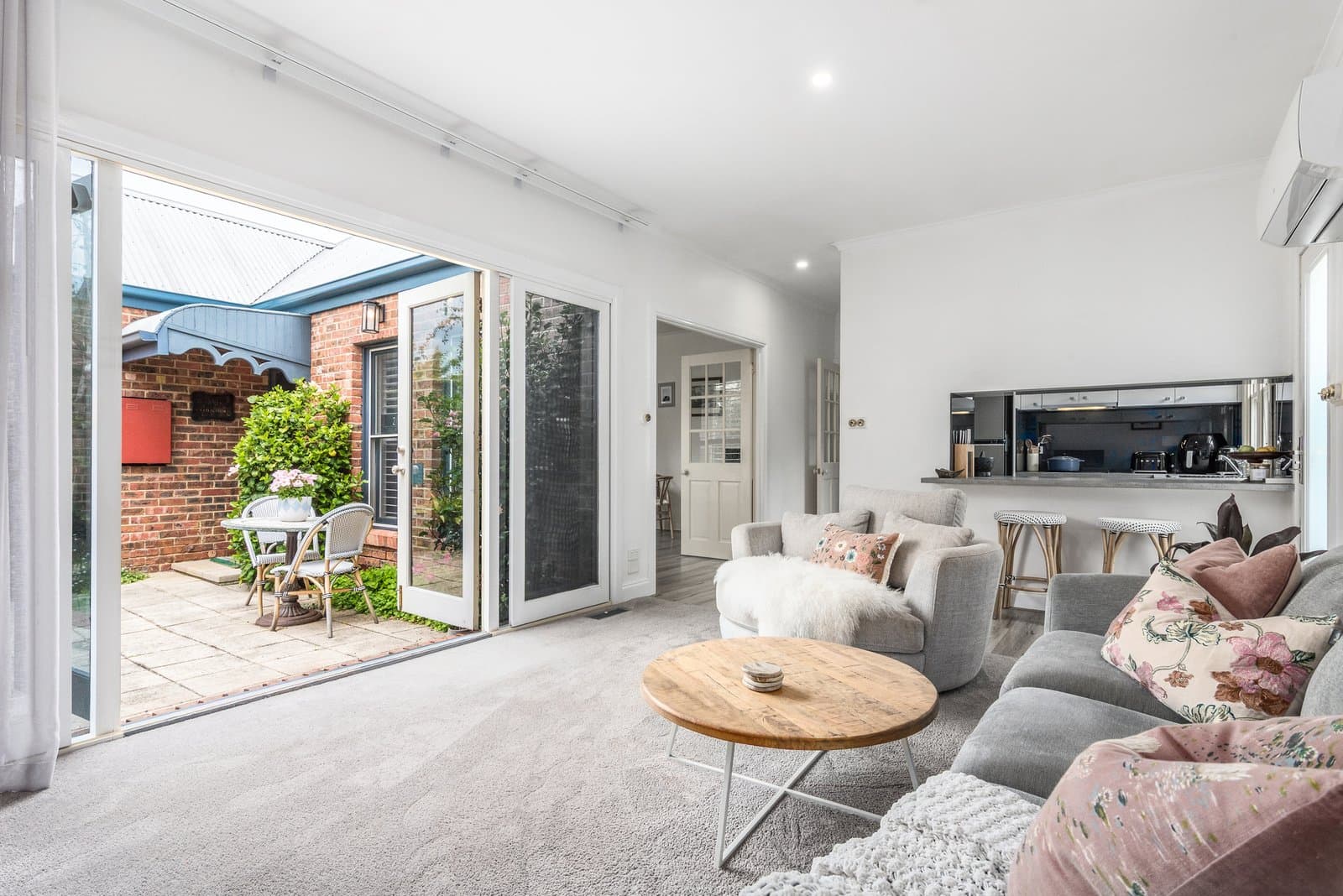 2/21 Russell Street, Newtown, Newtown - Thumbnail 6