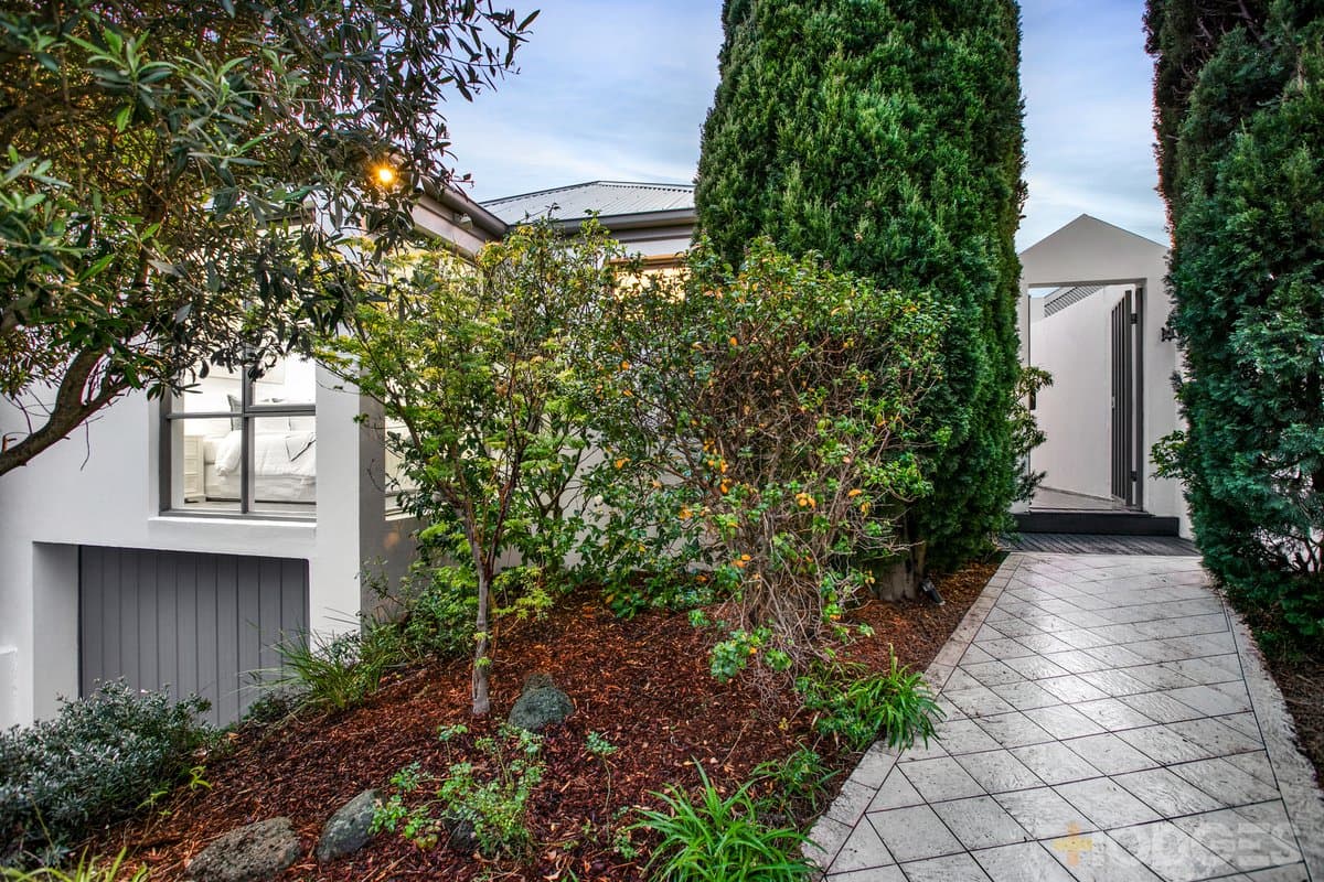 37 Orlando Street, Hampton - Thumbnail 2