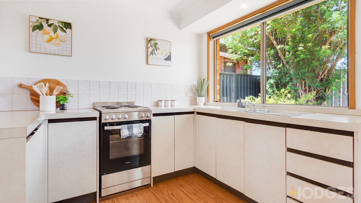 1 Regis Close, Werribee - Thumbnail 4