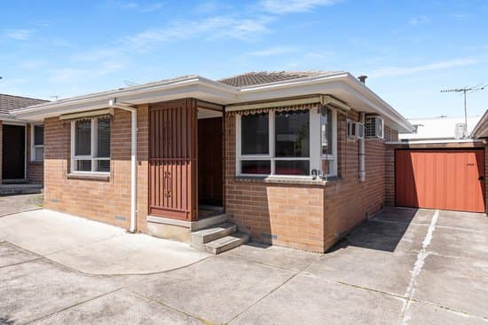 2/4 Vision Street, Chadstone, Chadstone - Image 1