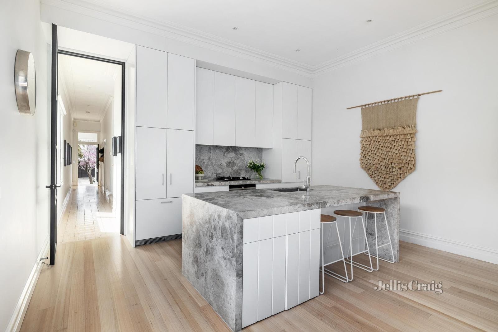 16 Young Street, Glen Iris, Golden Square - Thumbnail 4