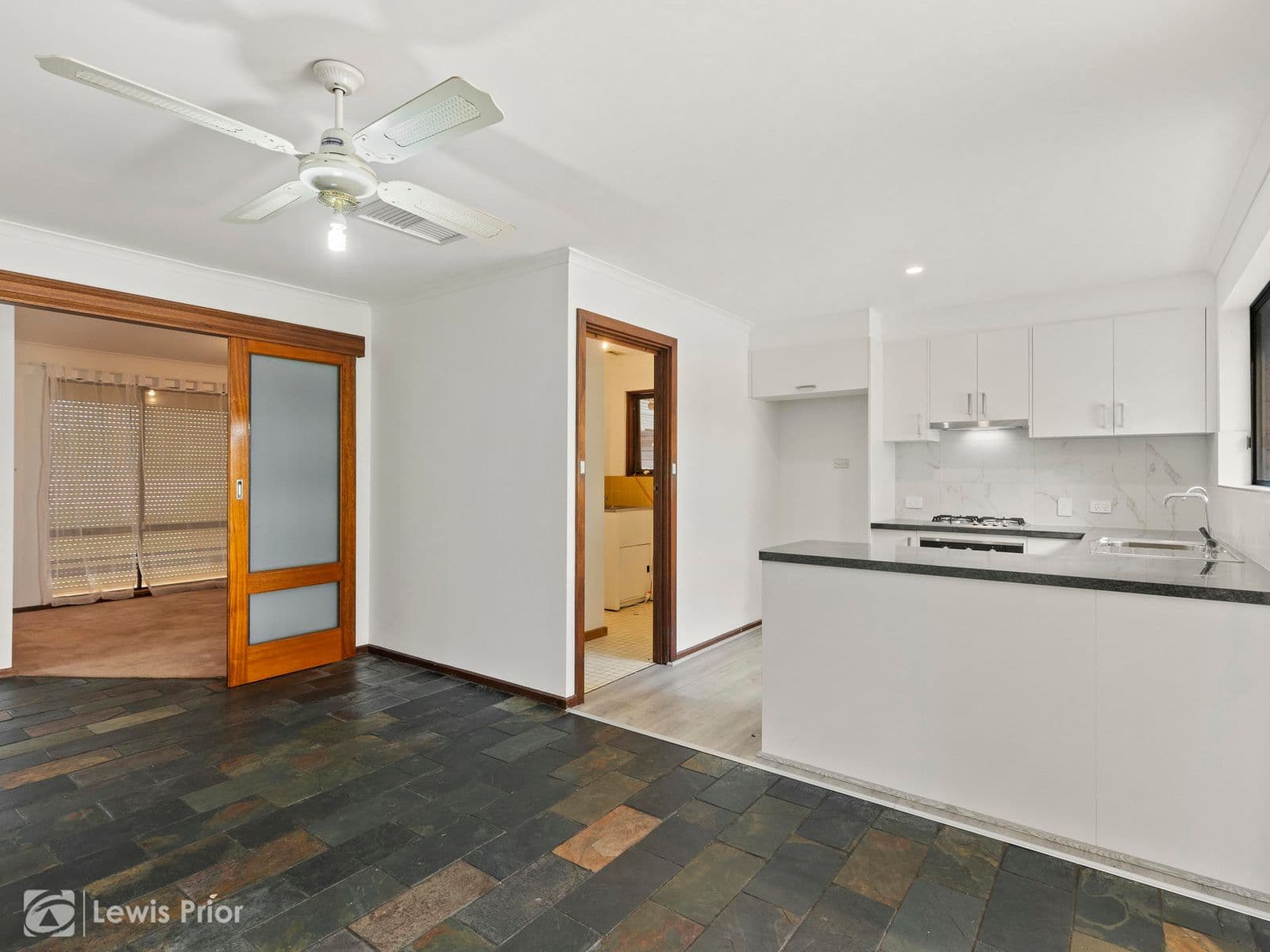 10 Summerford Road, Aberfoyle Park SA 5159, Aberfoyle Park - Thumbnail 2