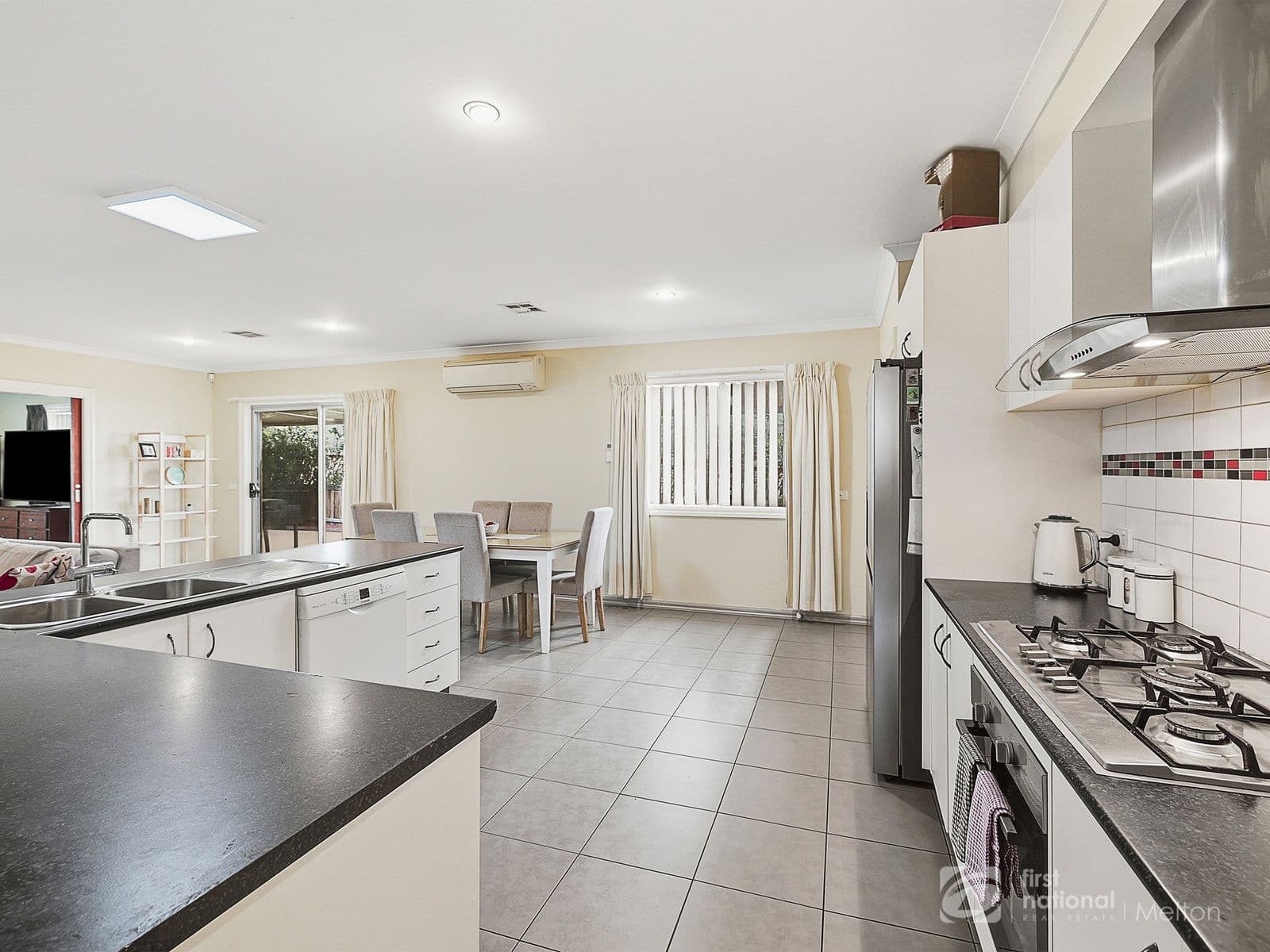 52 Arnolds Creek Boulevard, Harkness VIC 3337, Harkness - Thumbnail 2