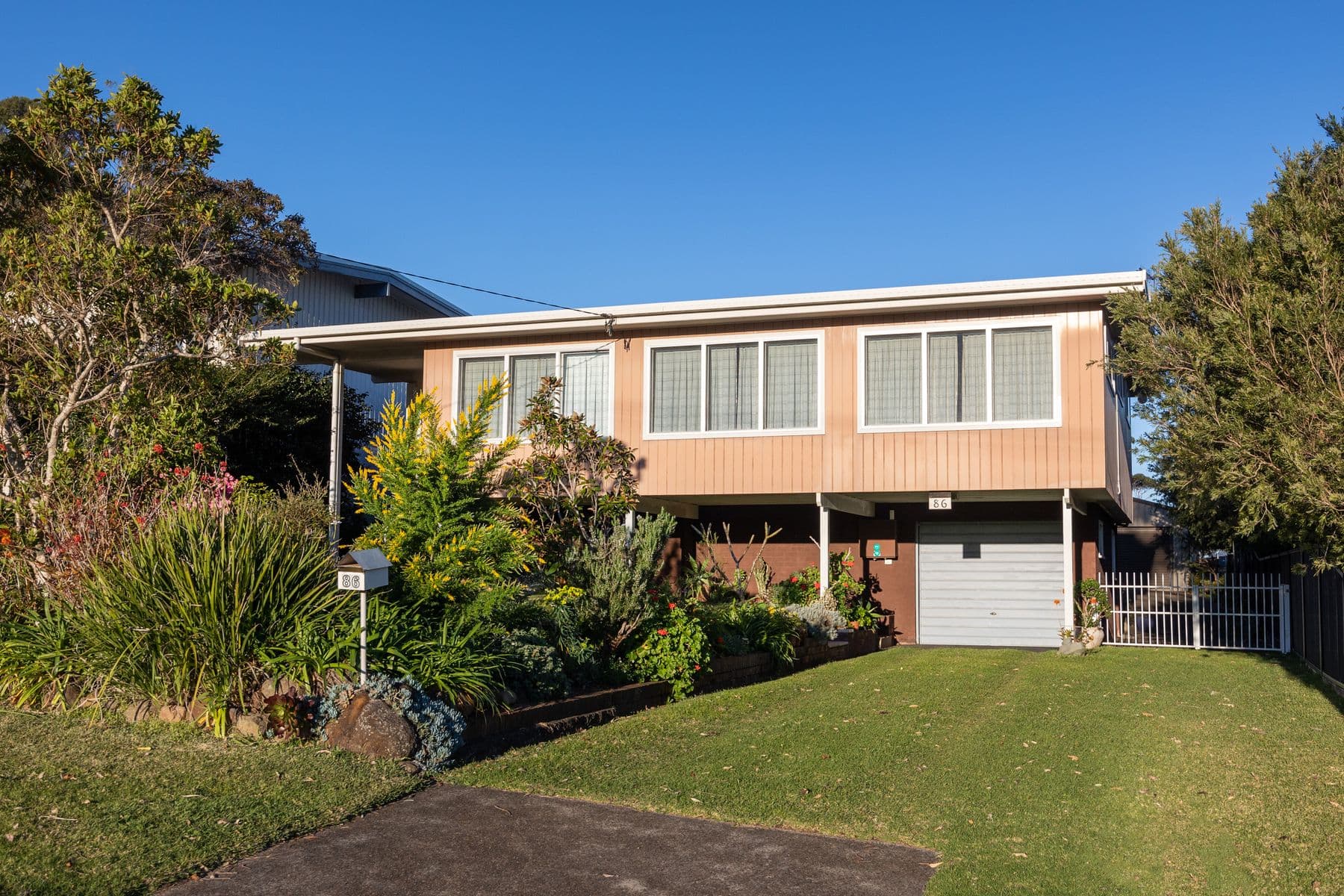 86 Carroll Avenue, Mollymook Beach NSW 2539, Mollymook Beach - Thumbnail 2