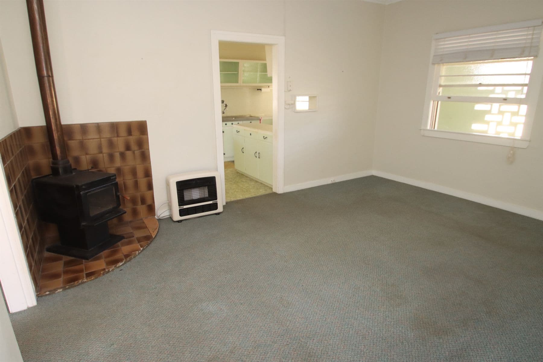 21 Rayleigh Street, Wallangarra QLD 4383, Wallangarra - Thumbnail 3