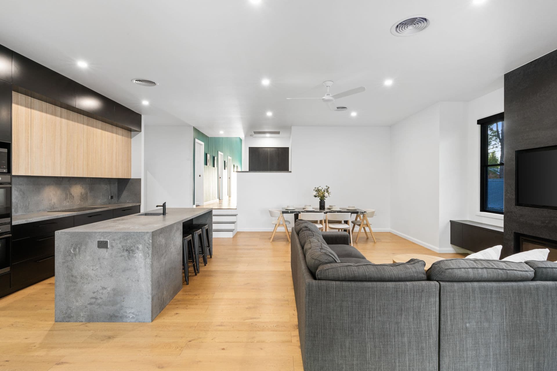 9 Jeannie Crescent, Berkeley Vale - Thumbnail 2