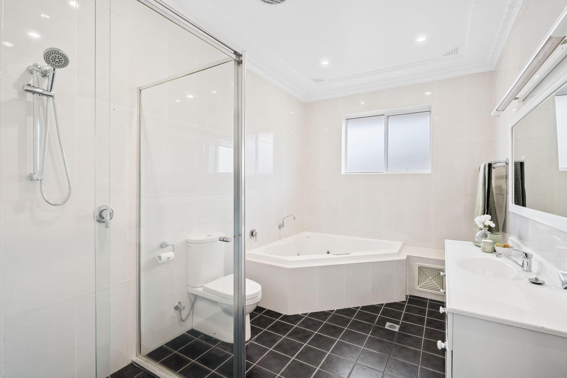 33 Bundilla Parade, Berkeley Vale - Thumbnail 5