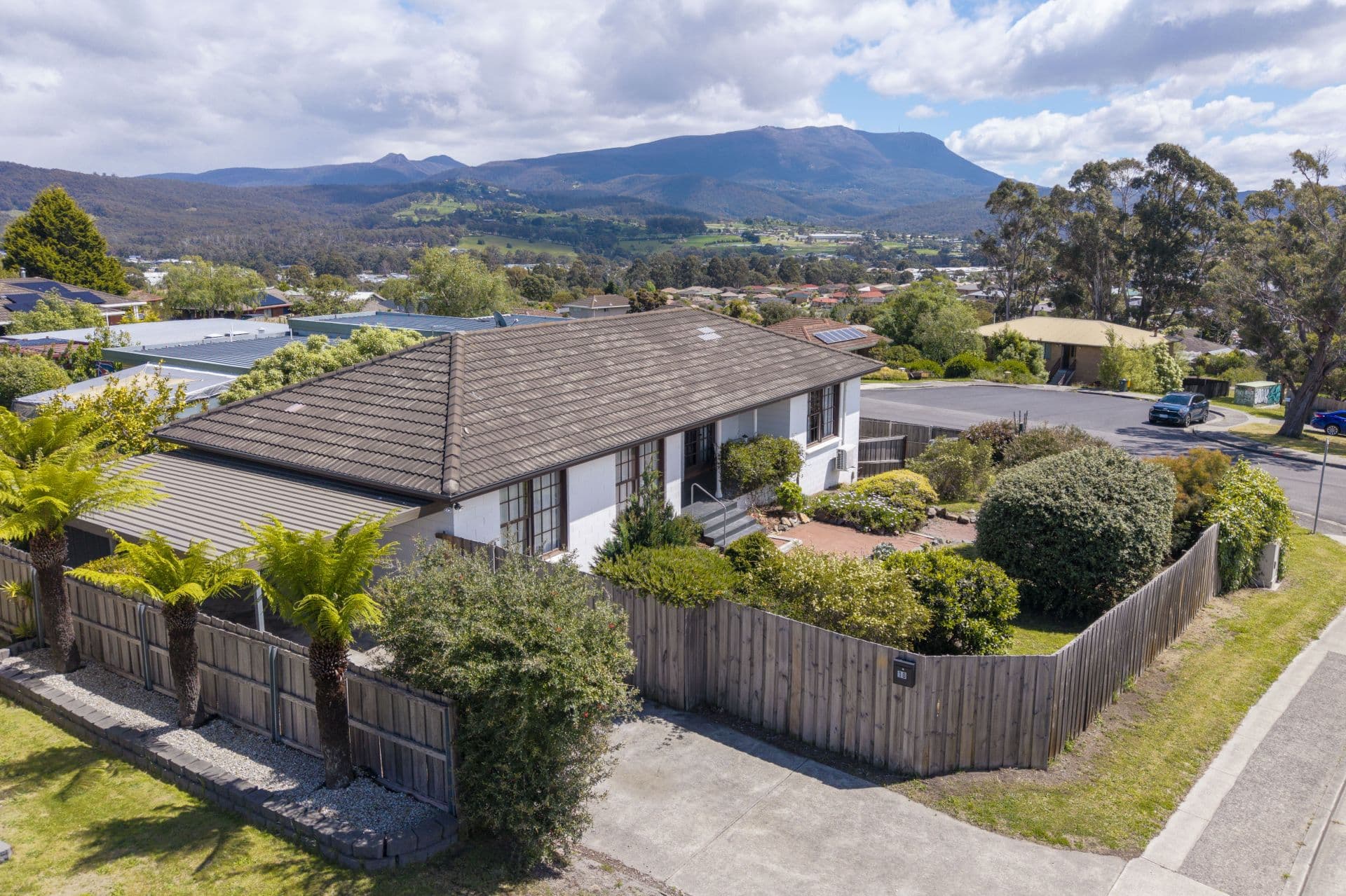 10 Hawthorn Drive, Kingston - Image 1