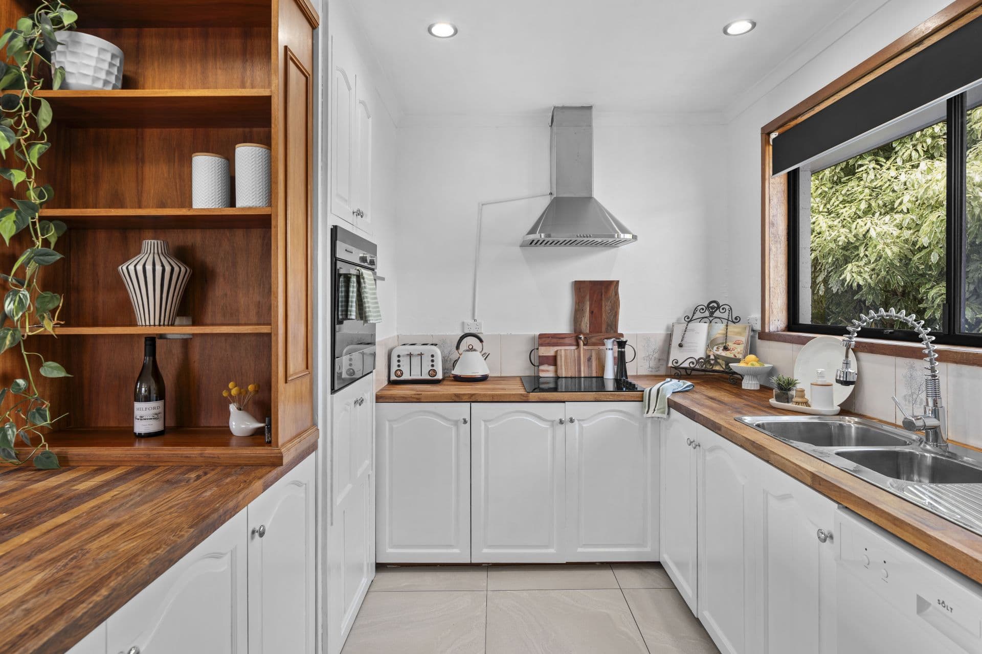 10 Hawthorn Drive, Kingston - Thumbnail 3