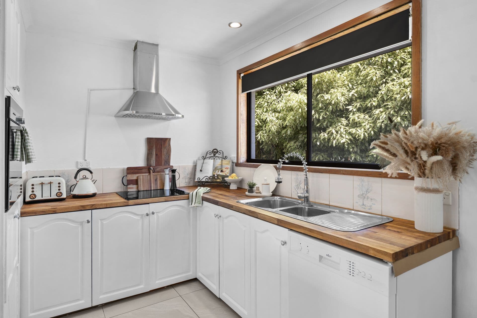 10 Hawthorn Drive, Kingston - Thumbnail 5
