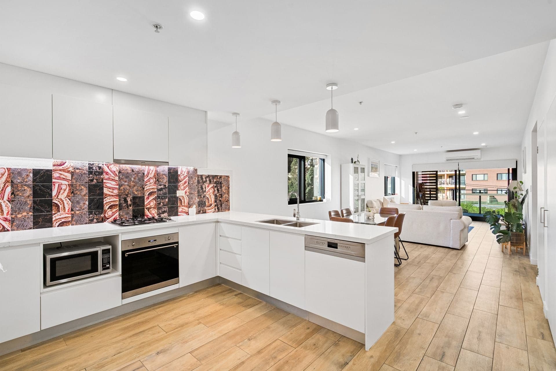 507/25 Mann Street, Gosford - Thumbnail 2