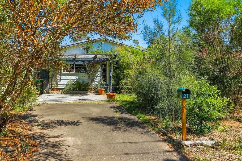21 Church Street, South Windsor - Image 1