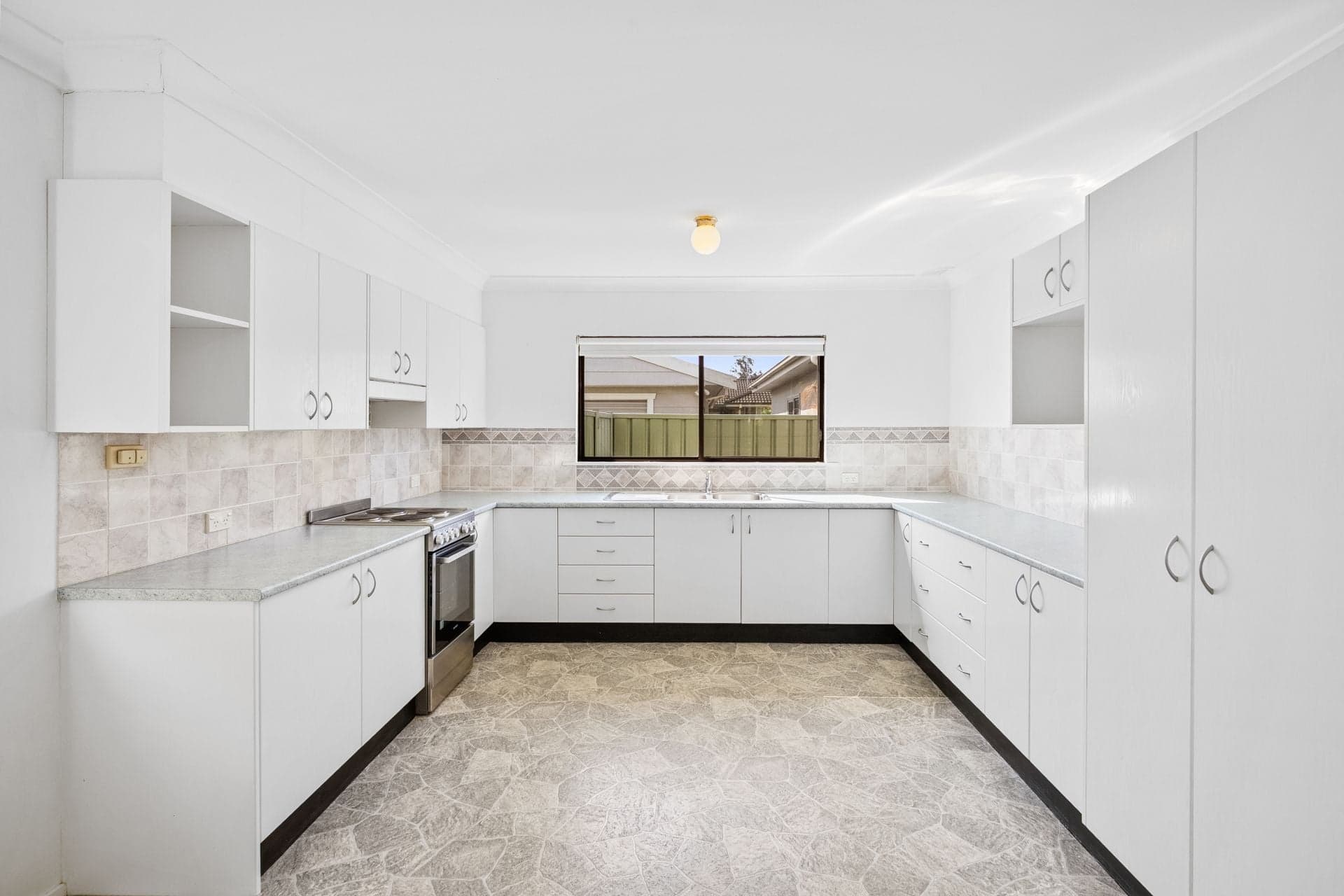 19 Saint James Avenue, Berkeley Vale - Thumbnail 3