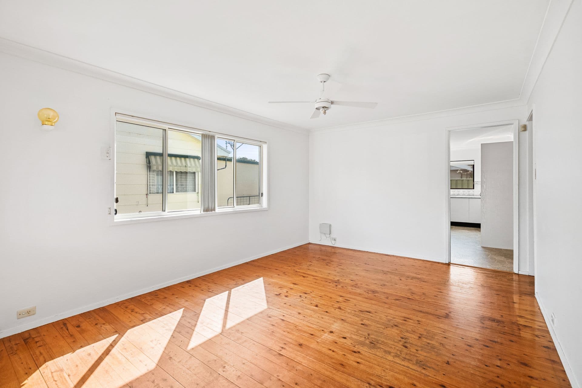 19 Saint James Avenue, Berkeley Vale - Thumbnail 4