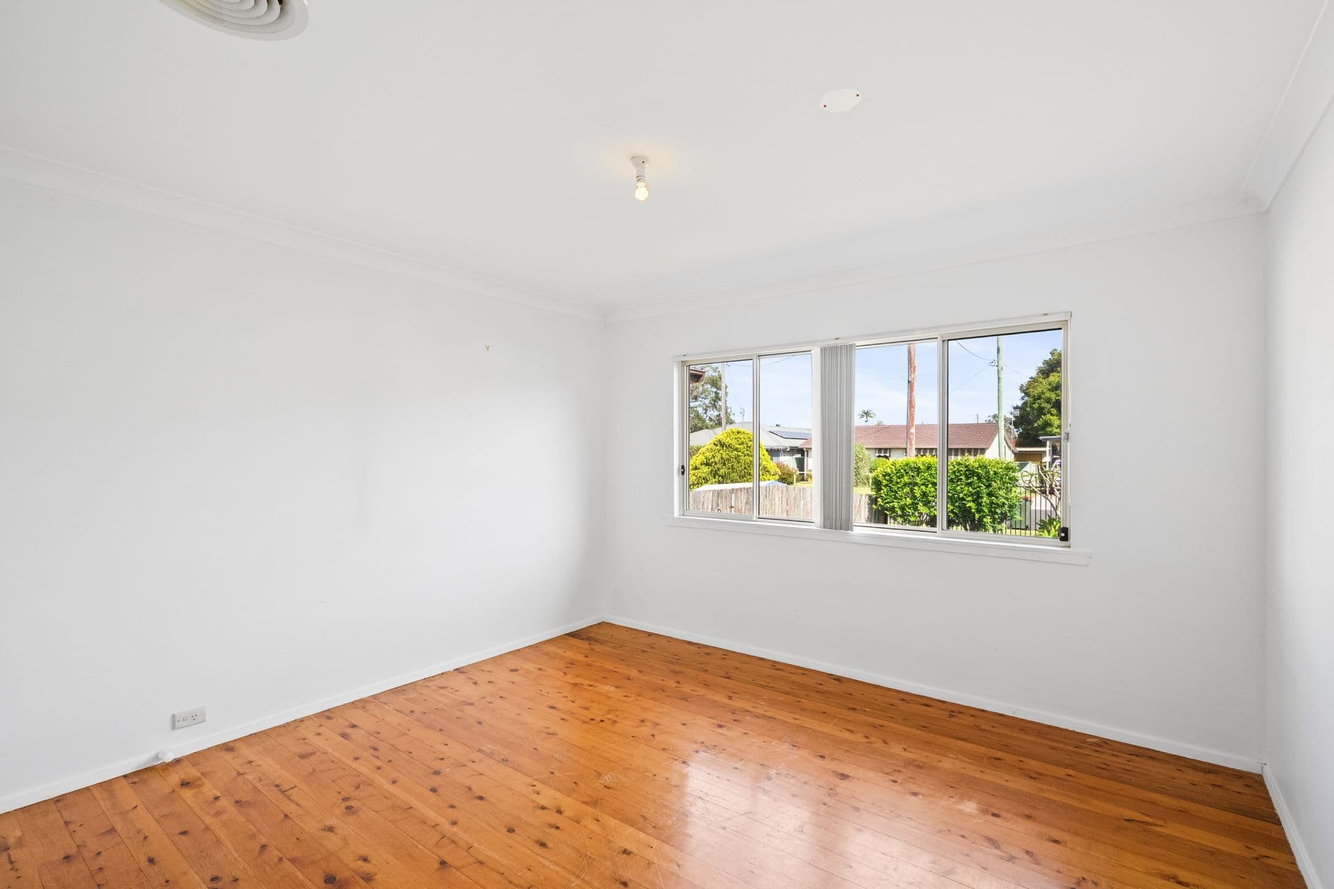 19 Saint James Avenue, Berkeley Vale - Thumbnail 6