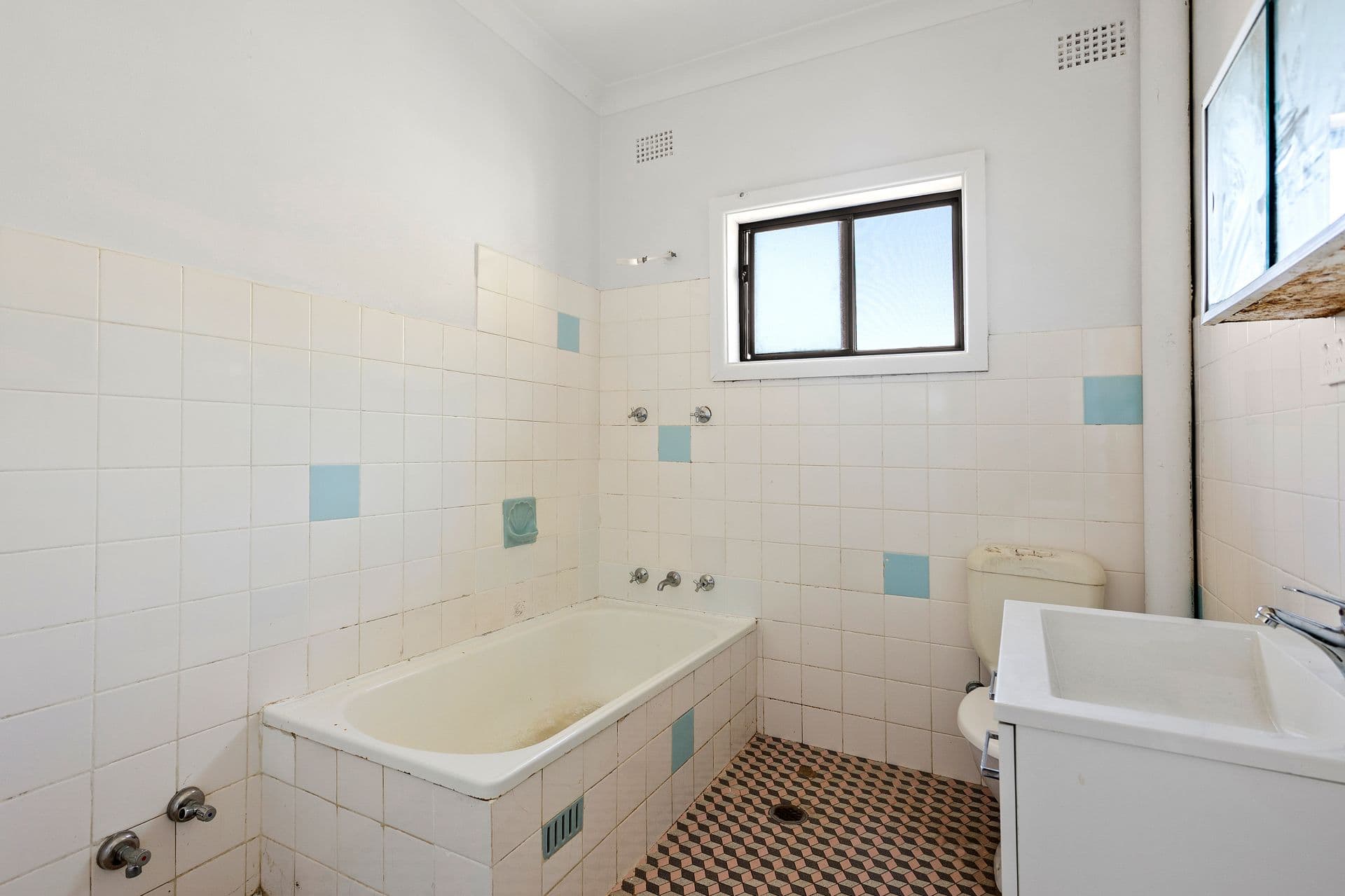 16 Gregory Street, Coniston, Coniston - Thumbnail 2
