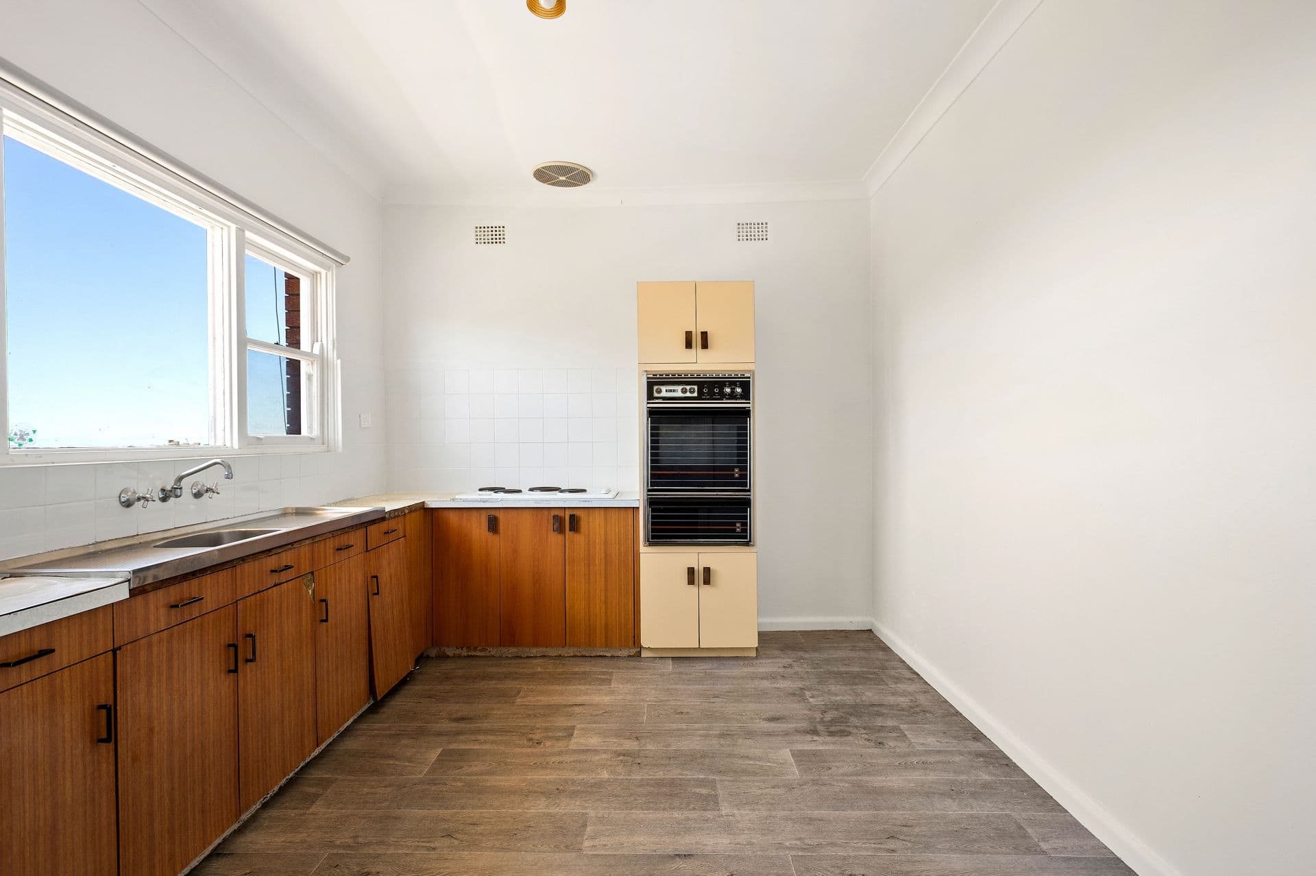 16 Gregory Street, Coniston, Coniston - Thumbnail 5