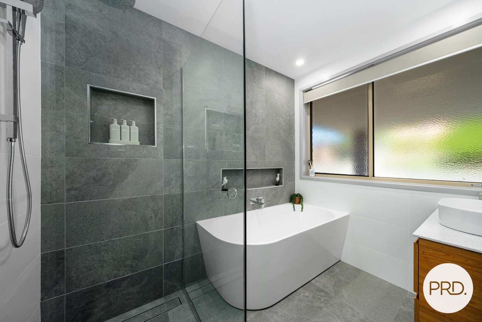 1/14
                Dumbarton
                Drive
            
            
            
            geilston bay
            
            
            TAS,
            7015, Geilston Bay - Thumbnail 8