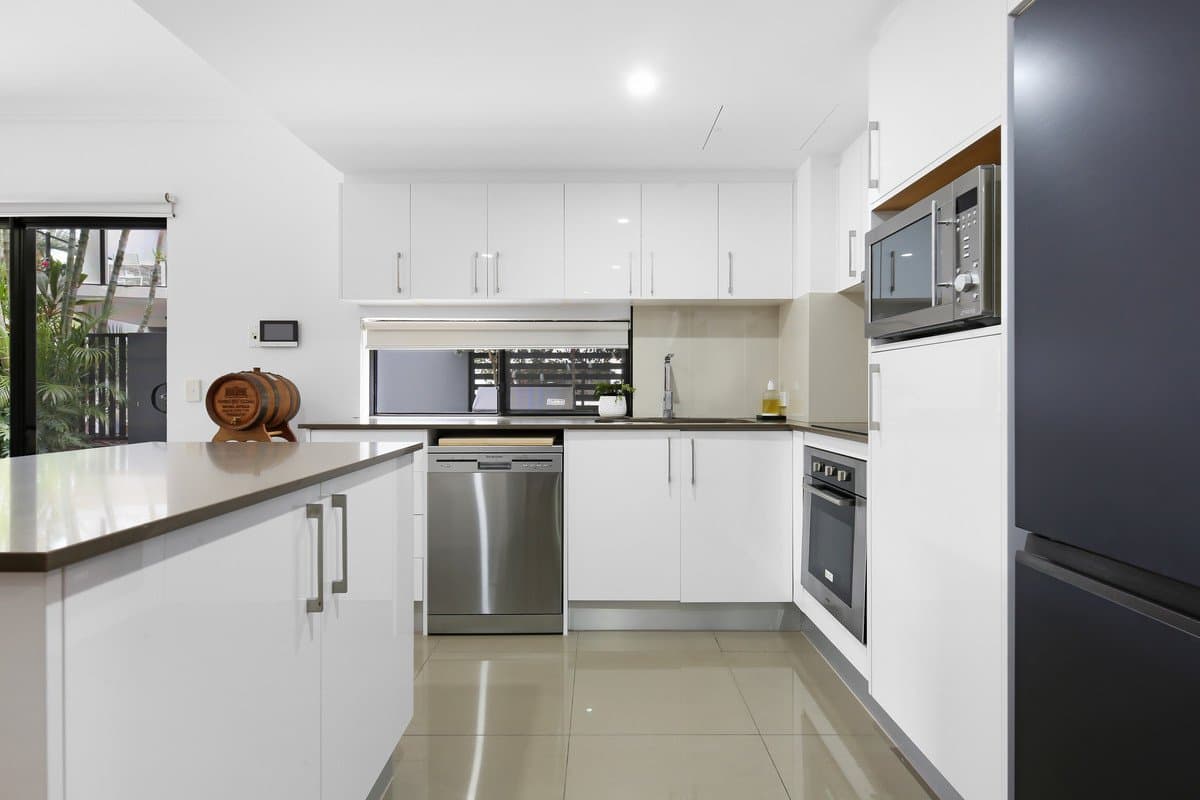 1/15-17 Bullimah Avenue, Burleigh Heads QLD 4220, Burleigh Heads Property Image - Thumbnail 5