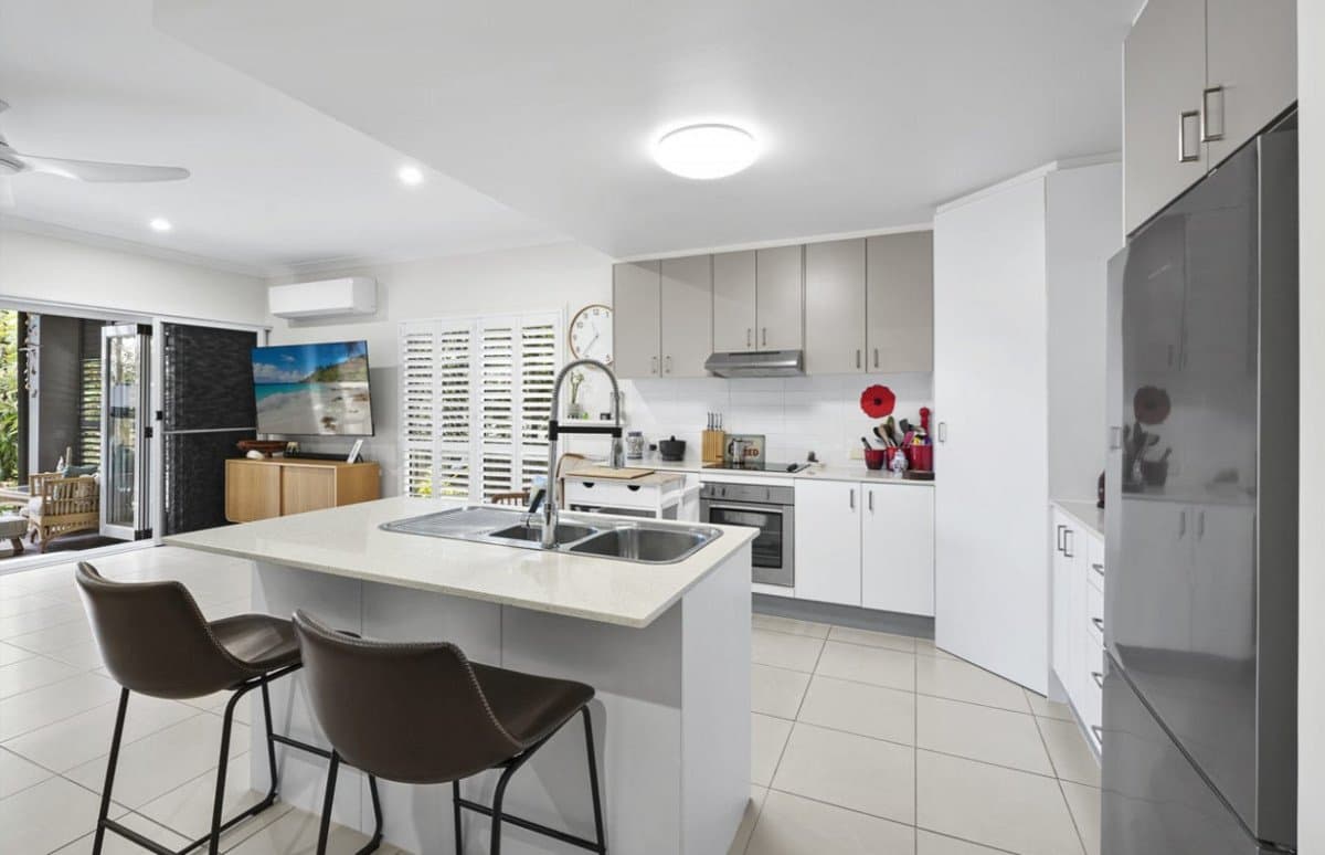 2/41 Kallay Street, Miami QLD 4220, Miami - Thumbnail 3