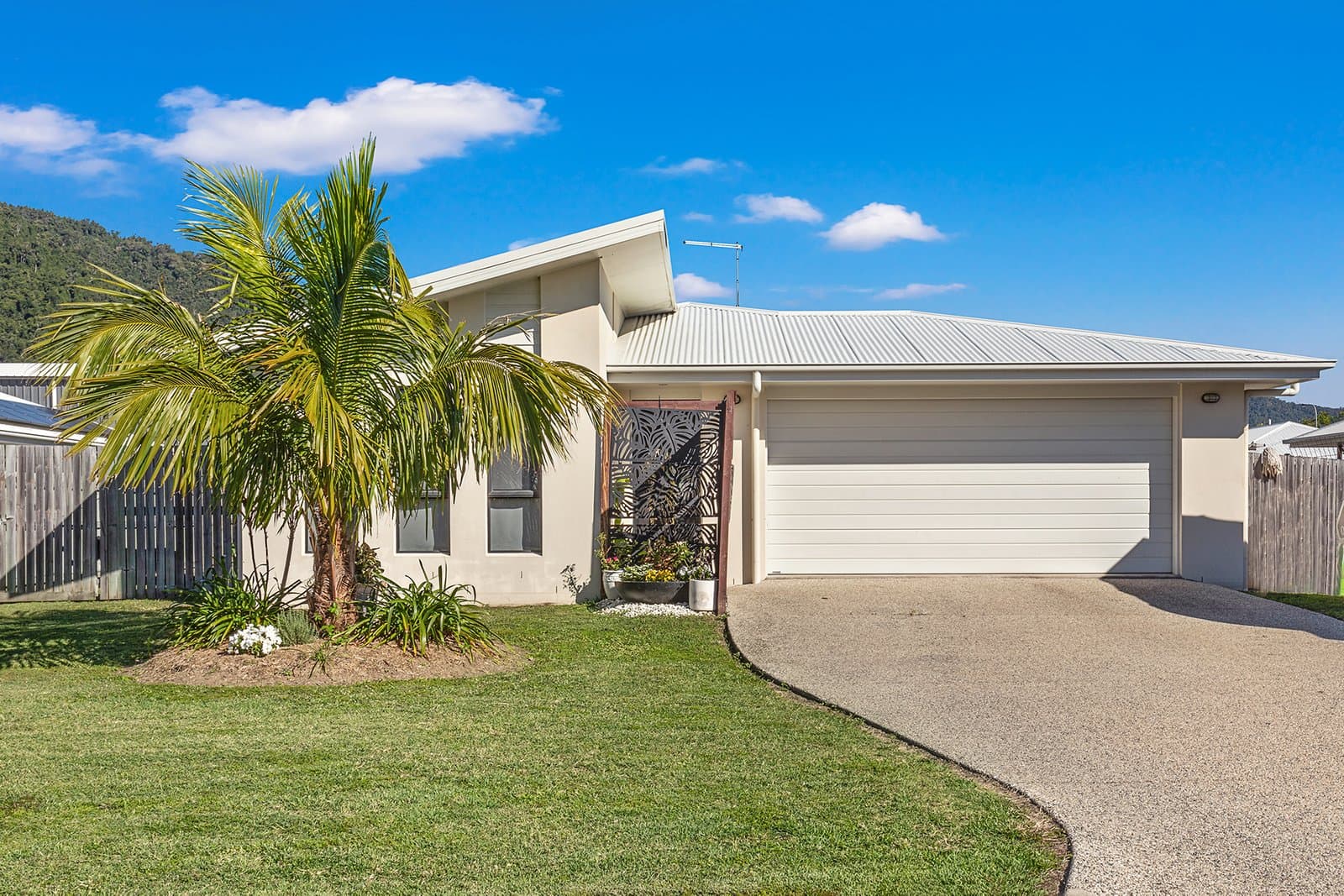 64 Macarthur Drive, CANNONVALE QLD 4802, Cannonvale - Thumbnail 2