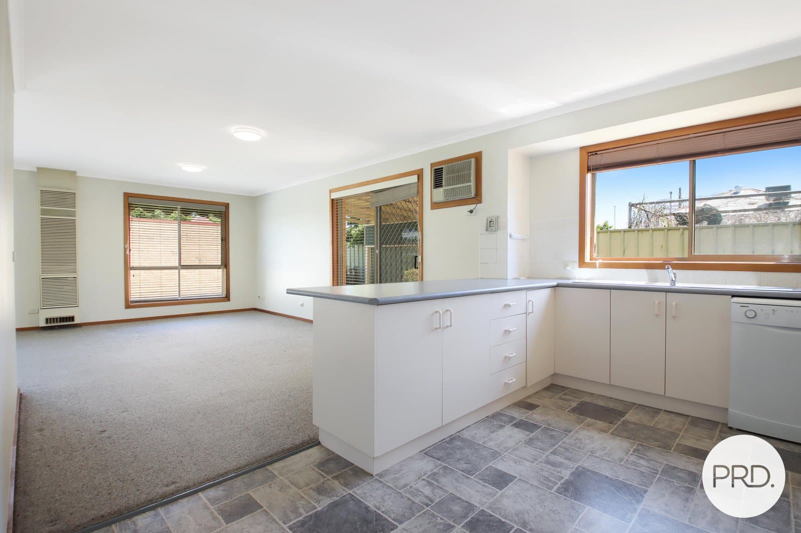 2/1044 Corella Street, NORTH ALBURY NSW 2640, North Albury - Thumbnail 3